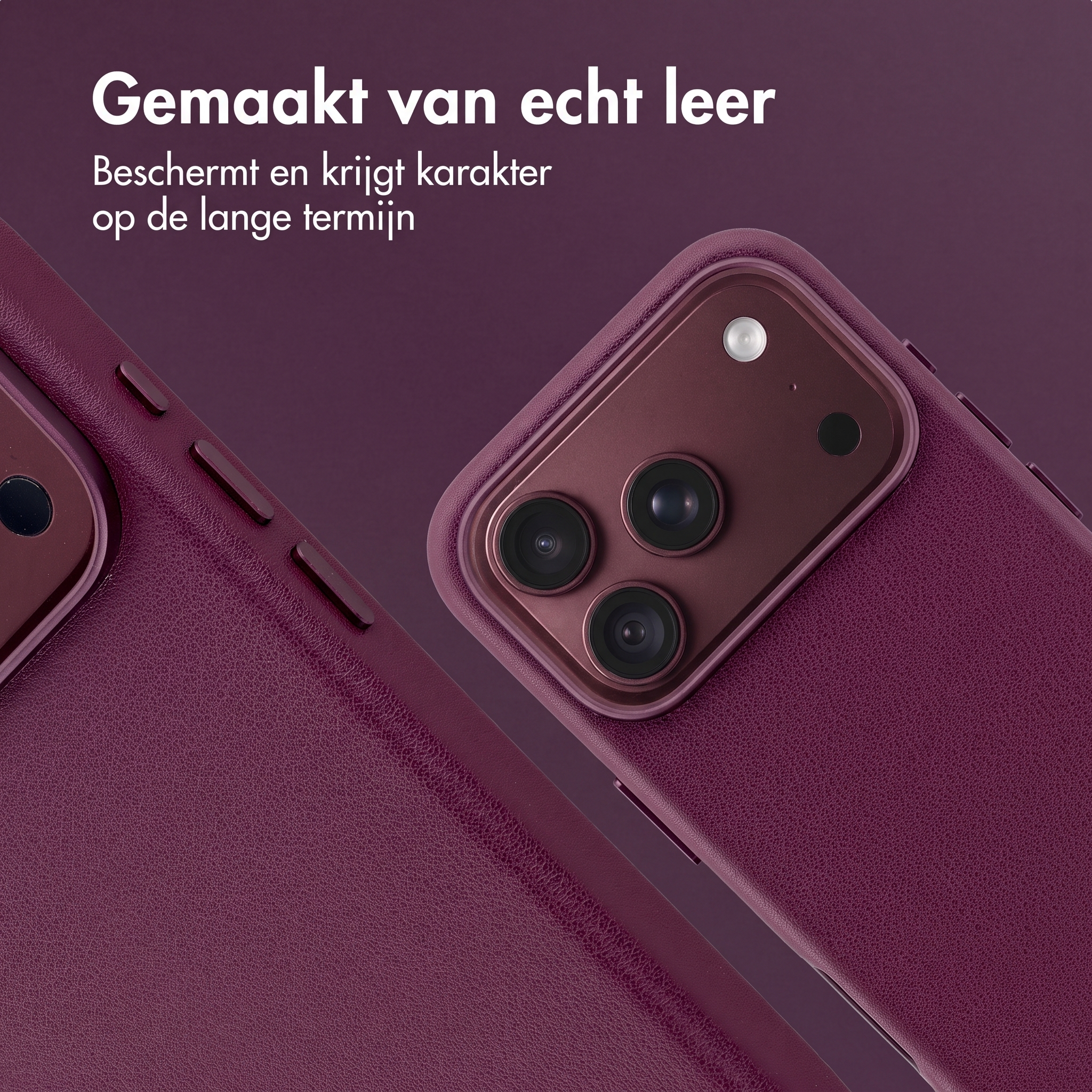 Deux coques de téléphone en cuir violet foncé sur fond sombre avec texte promotionnel en néerlandais.