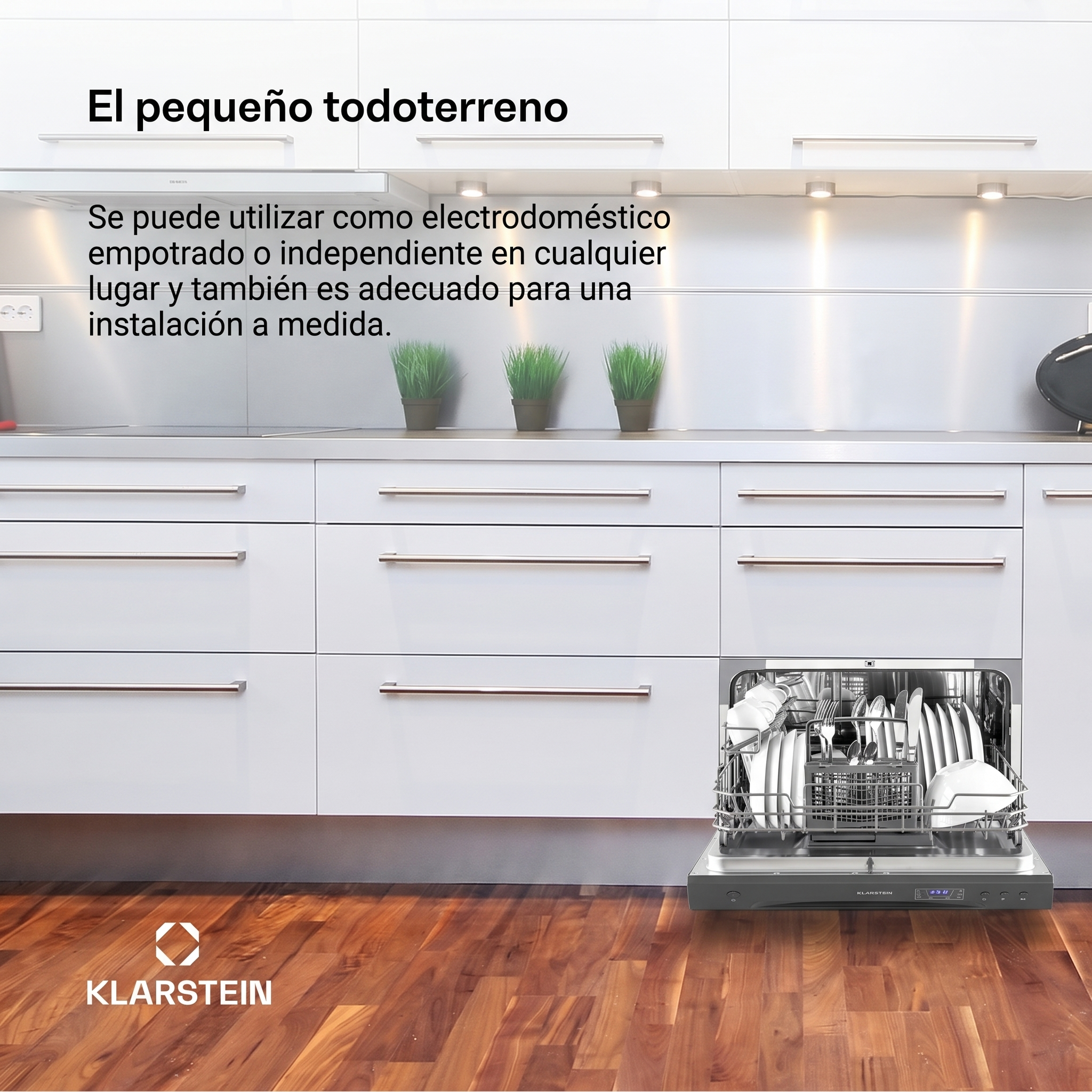Una cucina moderna con mobili bianchi, pavimento in legno e una lavastoviglie aperta.