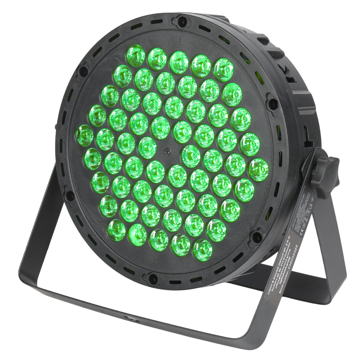 Ein schwarzer Bühnenscheinwerfer mit vielen grün leuchtenden LED-Linsen auf einem Metallständer vor weißem Hintergrund.
