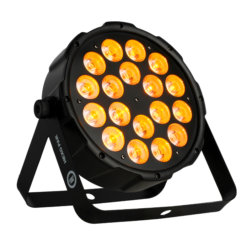 Schwarzer LED-Scheinwerfer auf hellem Hintergrund mit leuchtend orangen Lichtquellen.