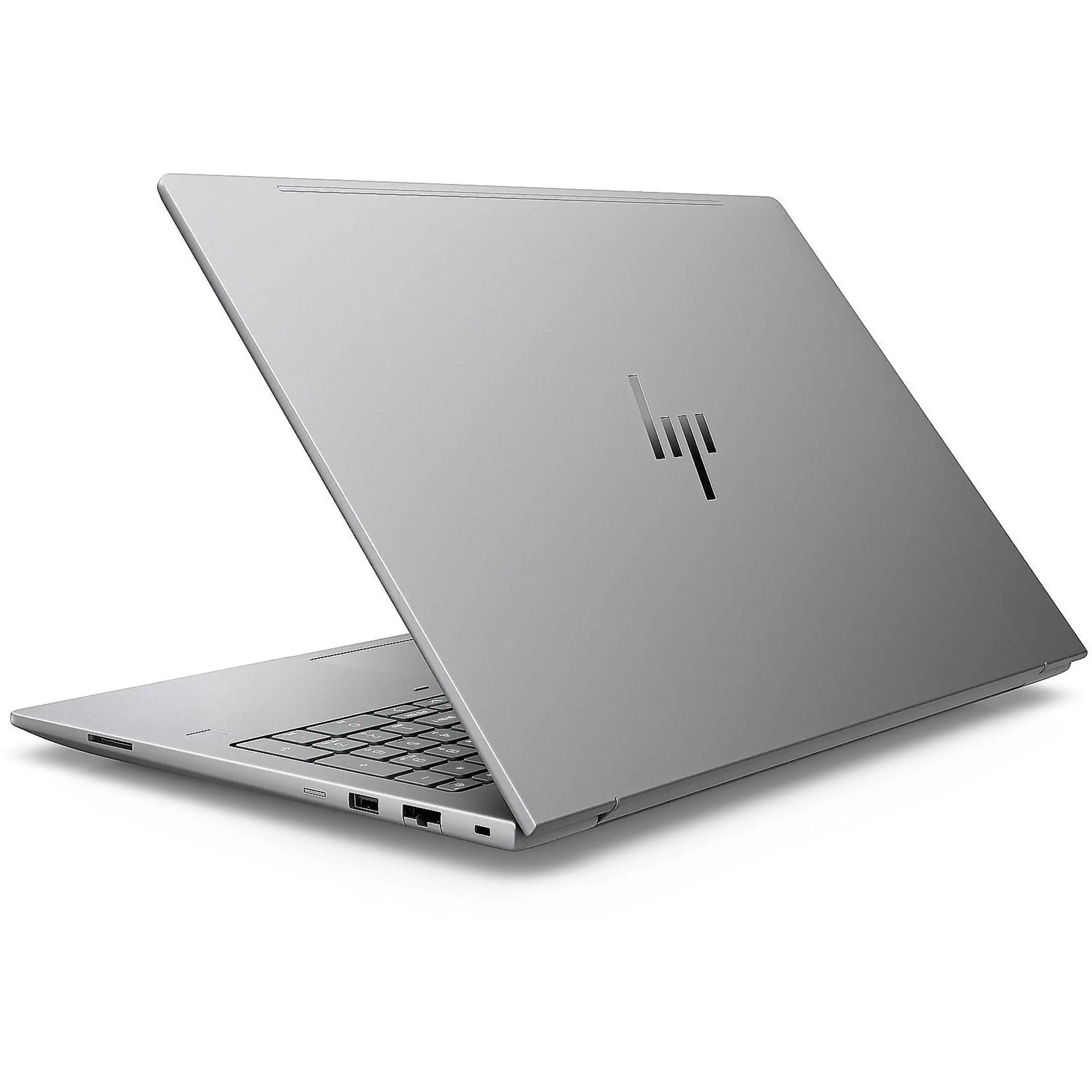 Un laptop HP argento su superficie bianca, visto da destra dietro, con porte e tastiera visibili.
