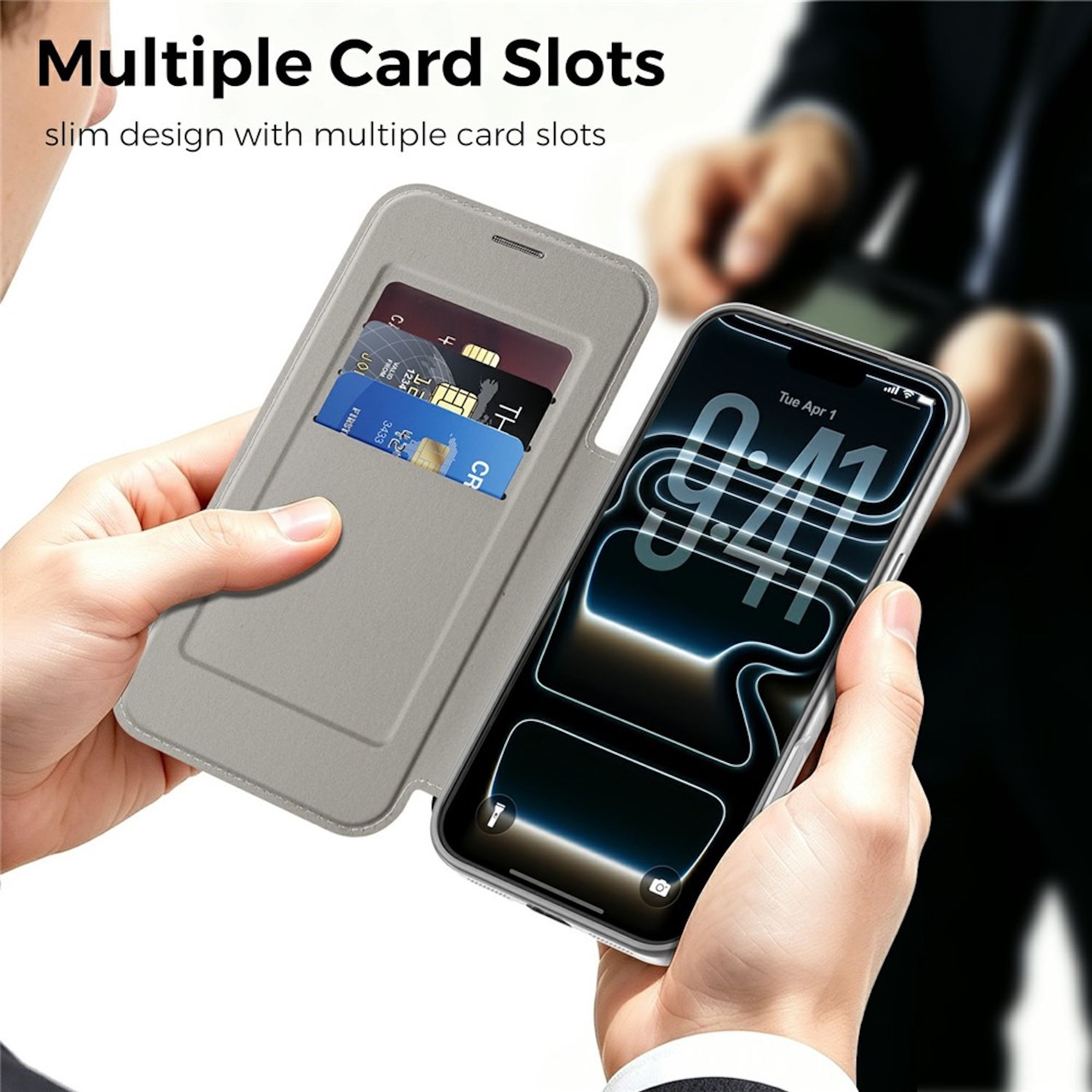 Eine Hand hält ein graues Smartphone-Flip-Case mit integrierten Kartenfächern.
