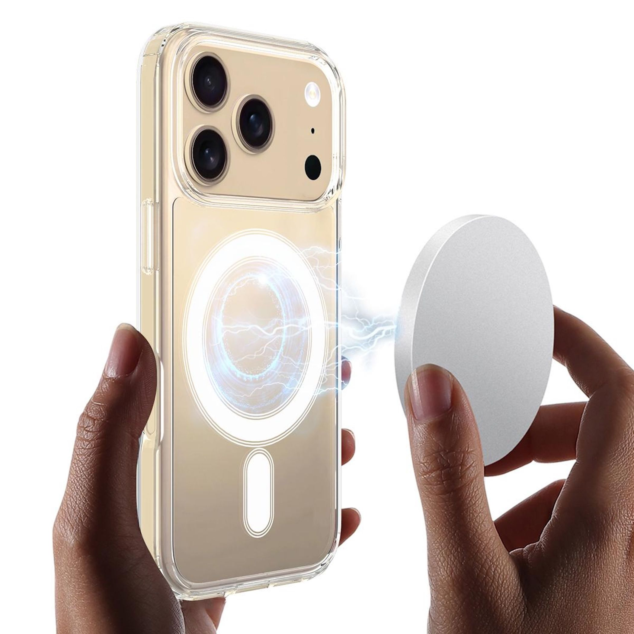 Hände halten ein goldenes Smartphone in transparenter Hülle mit einem magnetischen Ladering und elektrischen Funken.