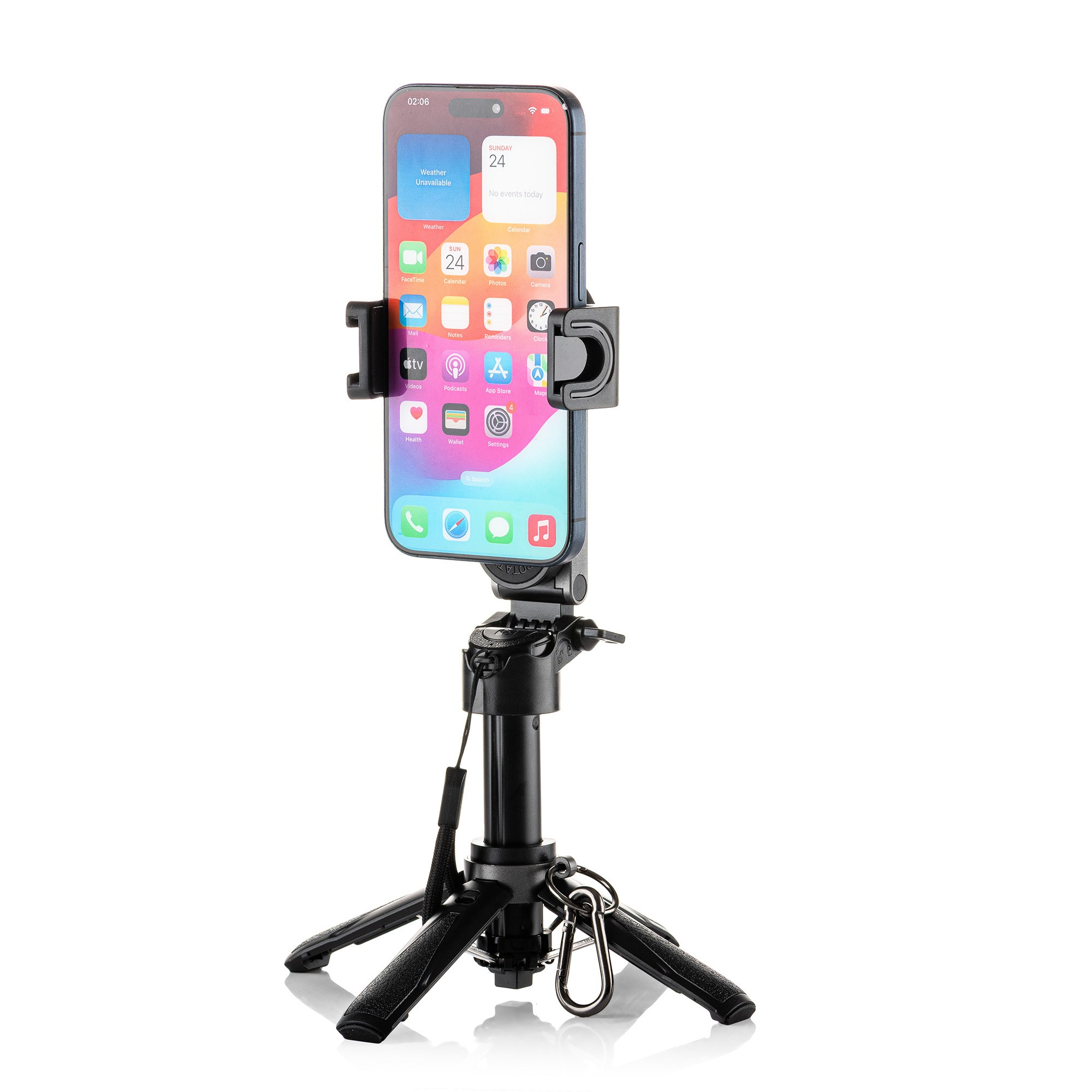 Ein Smartphone in einer schwarzen Halterung auf einem kleinen Dreibeinstativ gegen einen weißen Hintergrund.
