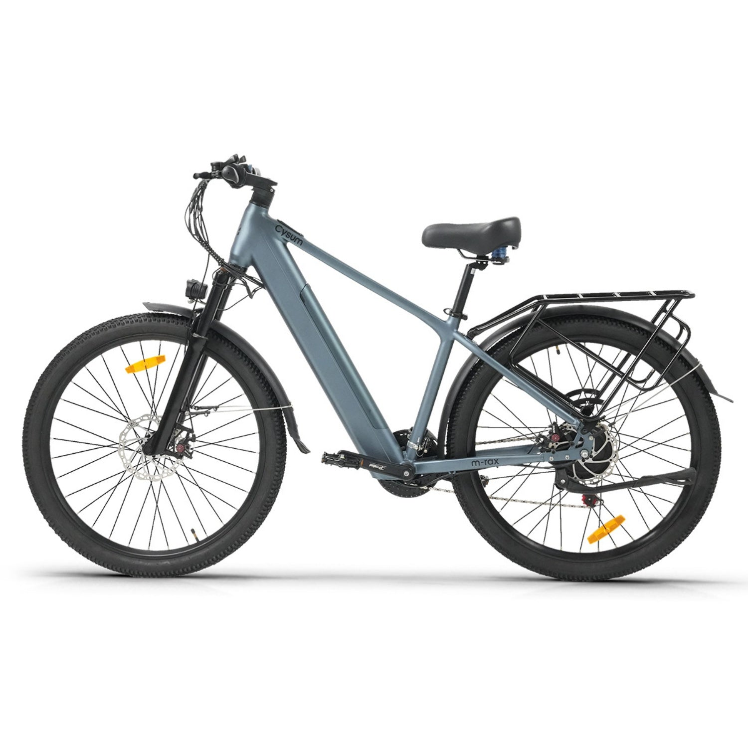 Una moderna bicicletta elettrica grigia con sella nera, portapacchi e pneumatici spessi su sfondo bianco.