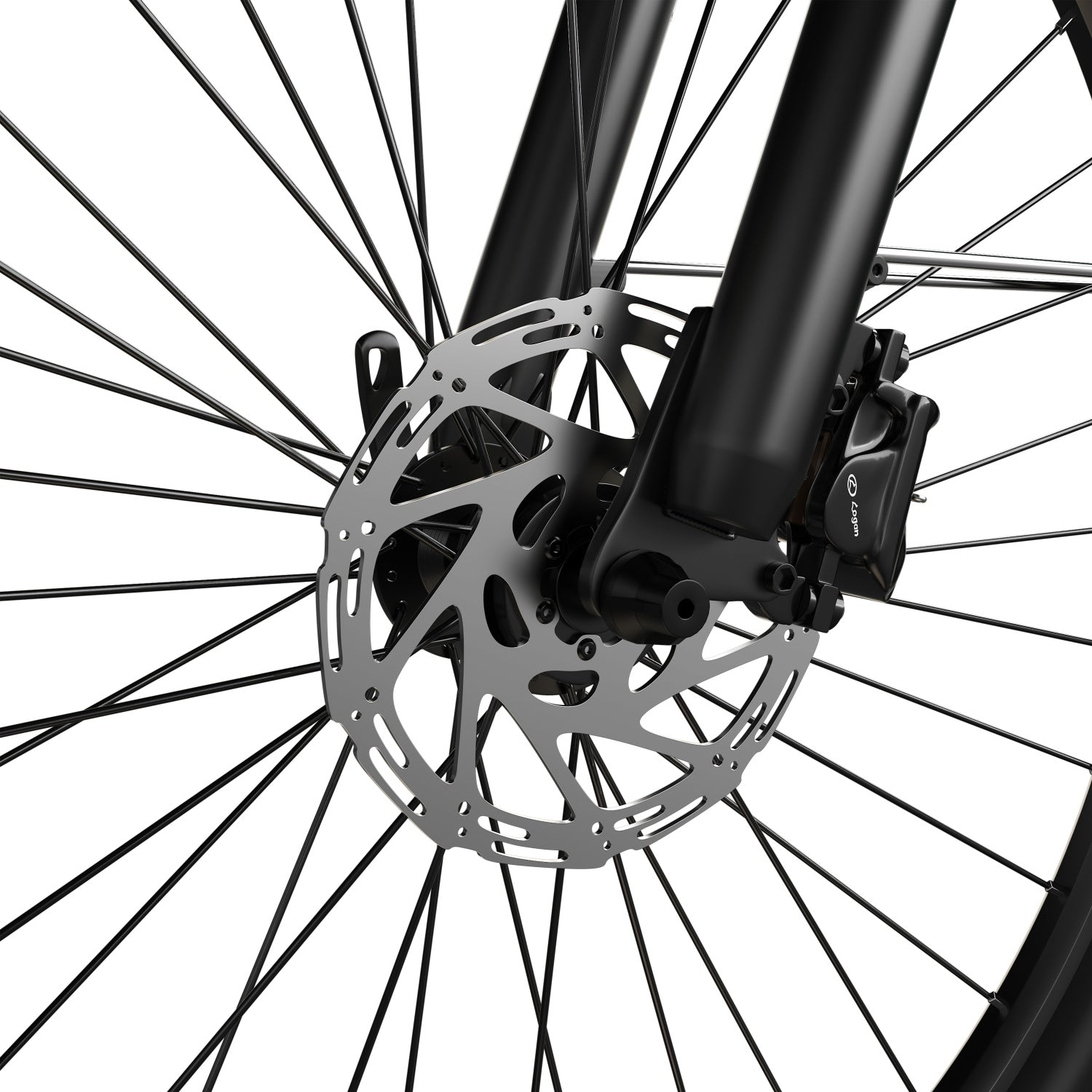 Primo piano di un freno a disco per bicicletta con rotore argento e raggi neri su sfondo bianco.