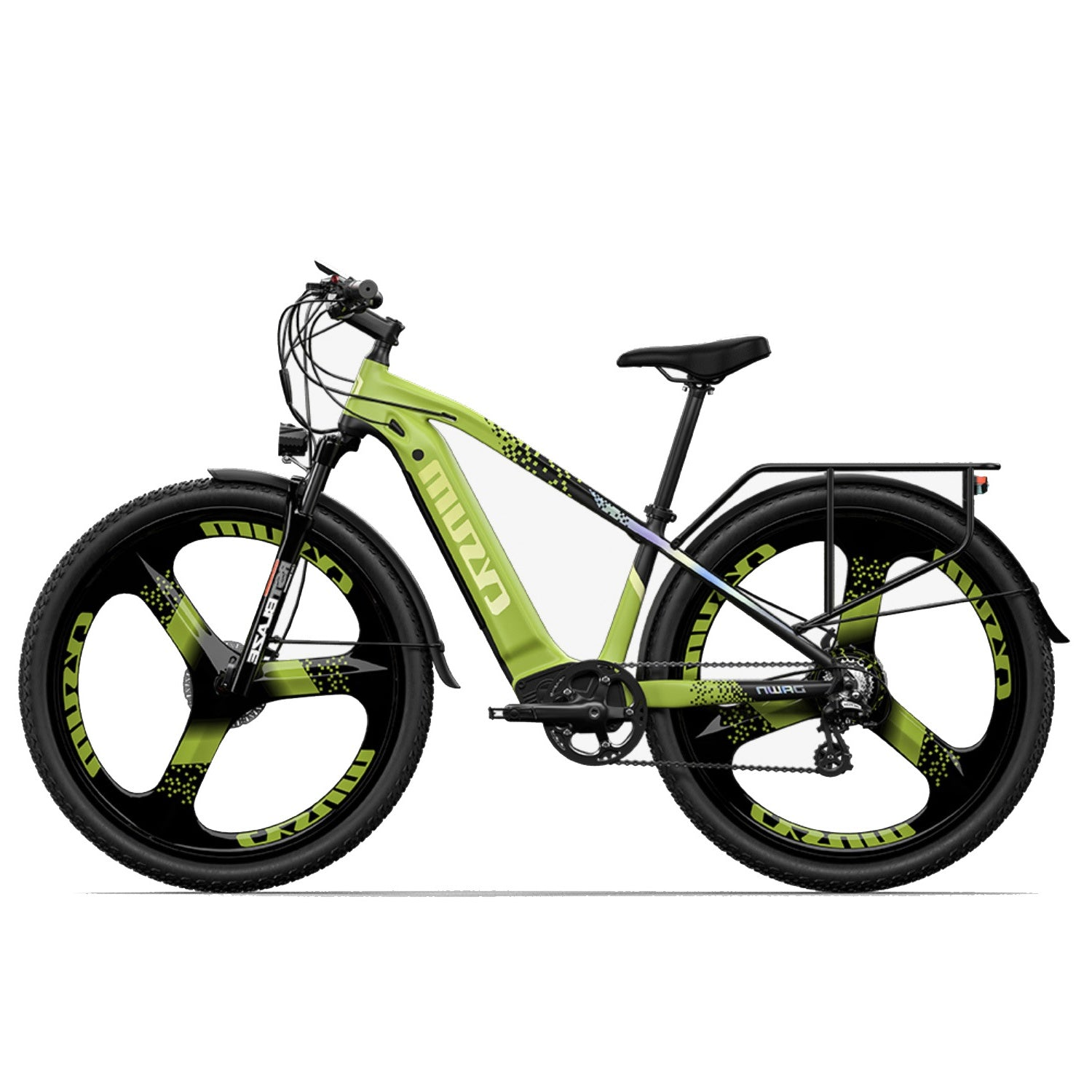 Una mountain bike elettrica verde chiaro e nera con pneumatici larghi e portapacchi su sfondo bianco.
