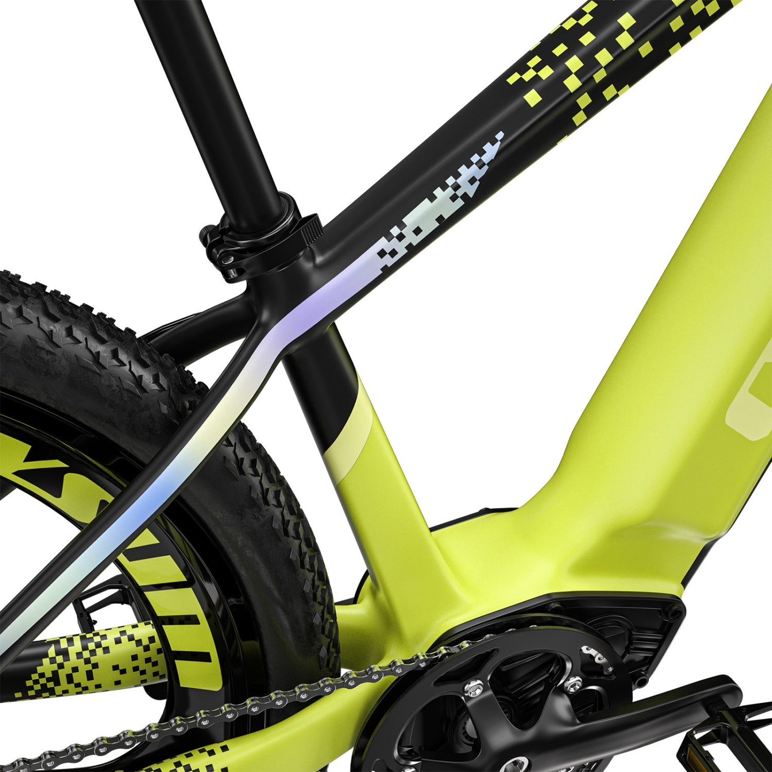 Primo piano di un telaio di e-mountain bike nero e giallo con motivi a pixel, corona e pneumatico posteriore.