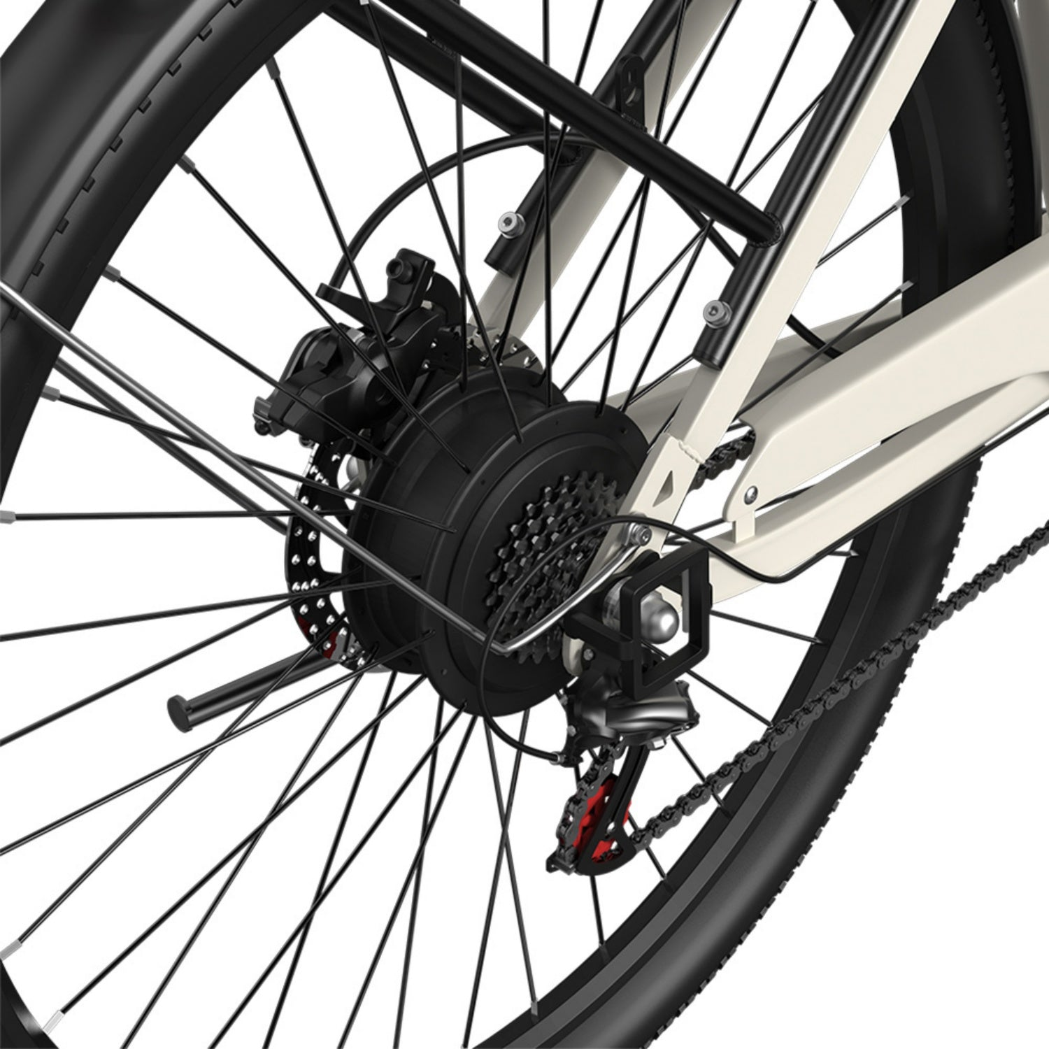 Primo piano della ruota posteriore di una bicicletta bianca con cambio e freni a disco.