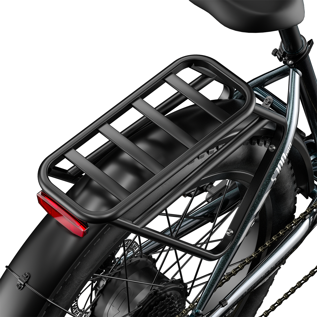 Portapacchi posteriore nero su una bicicletta con luce rossa e catena, su sfondo nero.