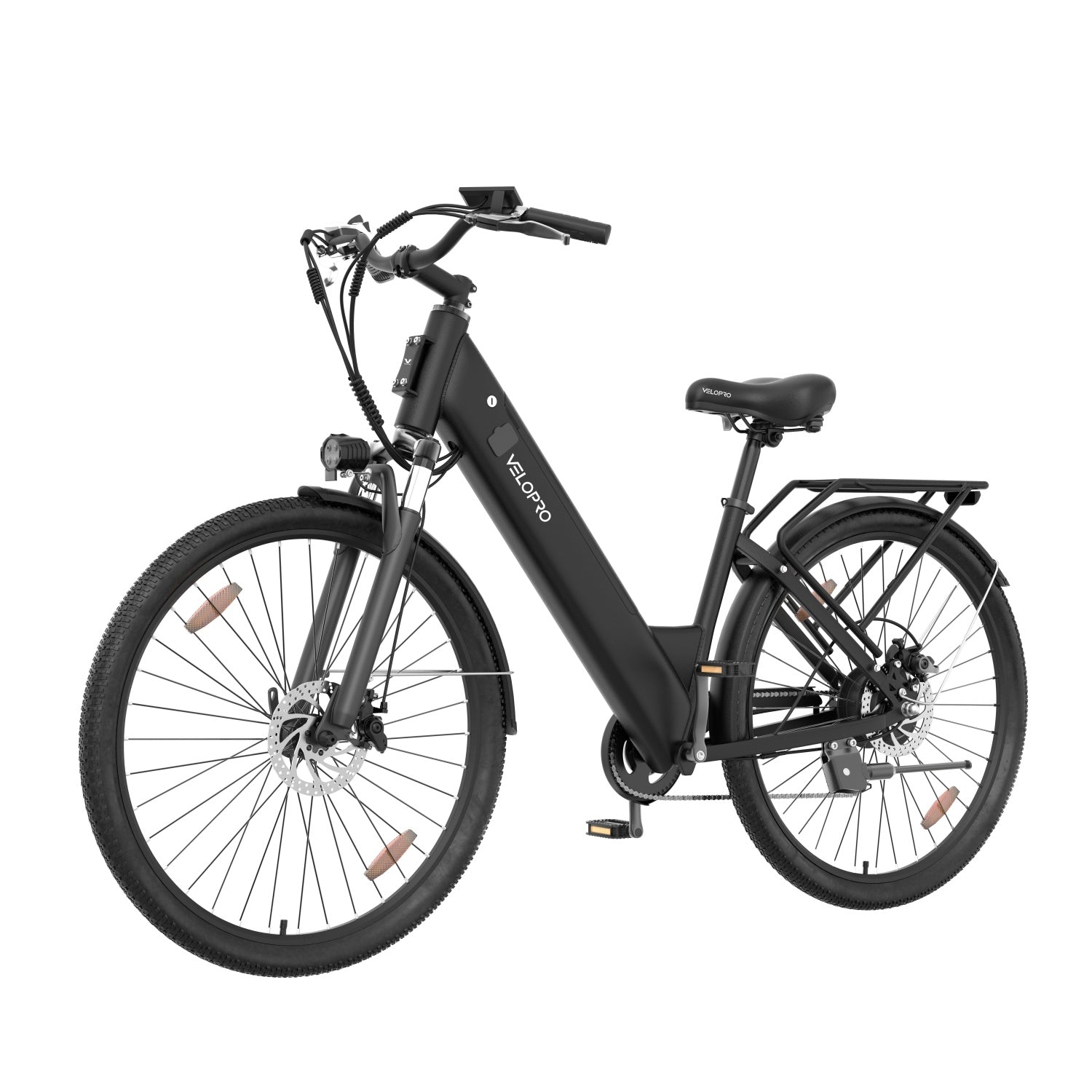 Una bici elettrica urbana nera con telaio ribassato, freni a disco e portapacchi posteriore.