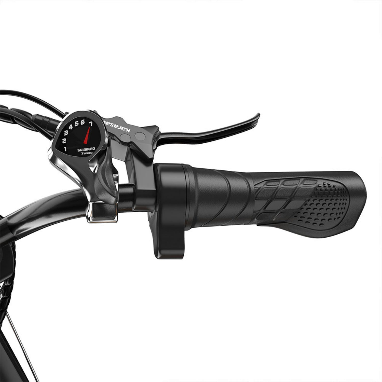Manubrio per e-bike nero con cambio Shimano a 7 velocità e leva del freno su sfondo bianco.