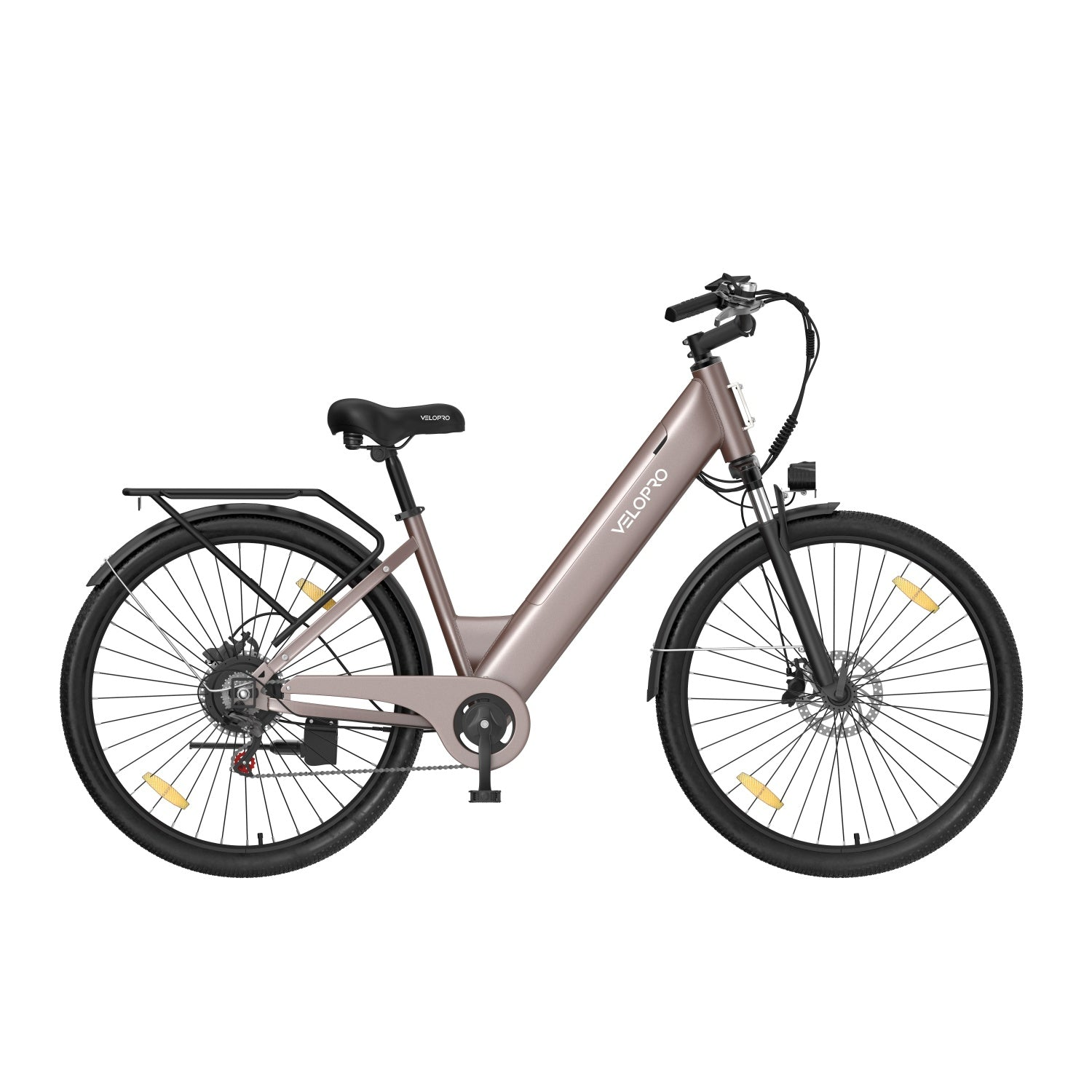 Una bici elettrica rosa opaco con telaio ribassato, sella nera e portapacchi su sfondo bianco.