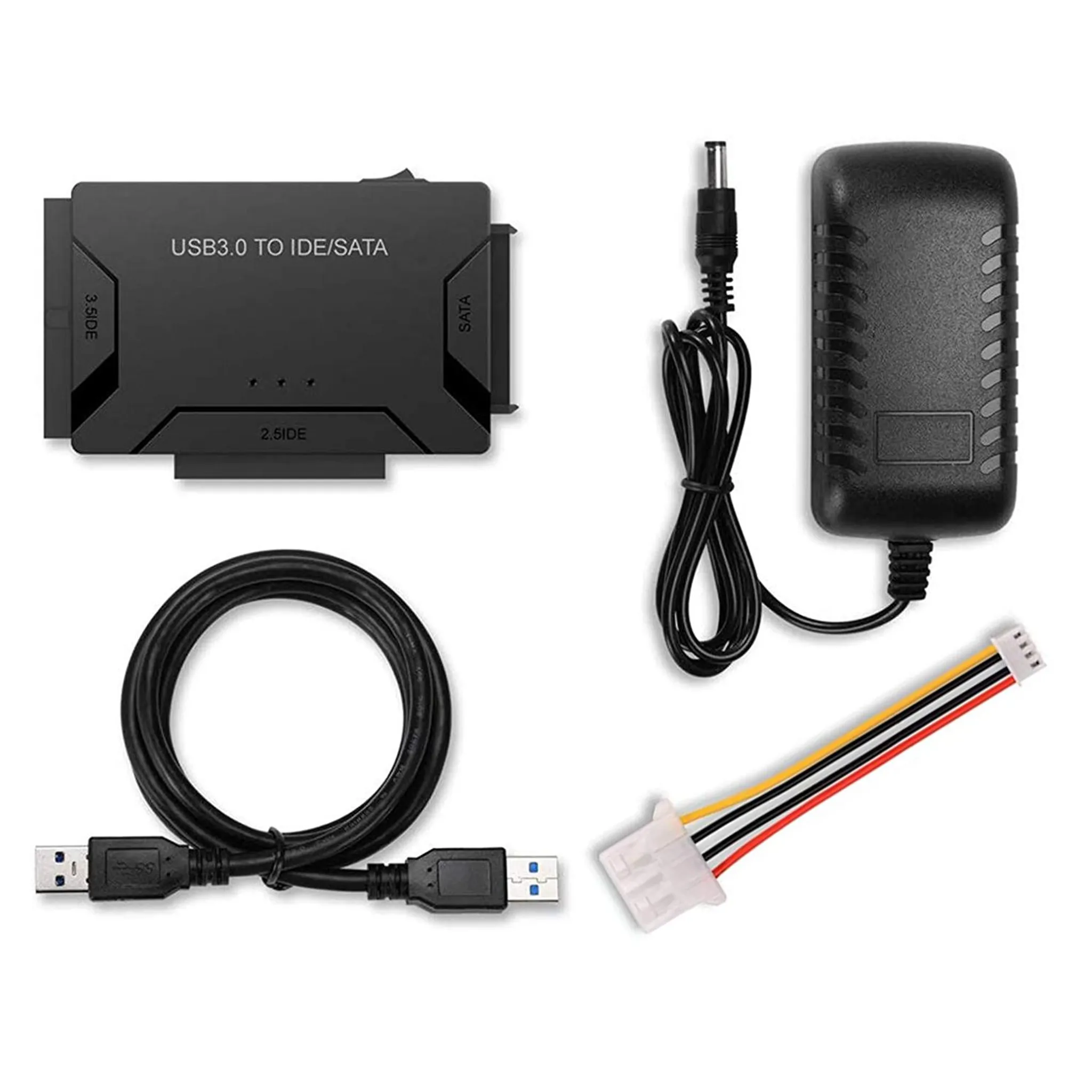 Ein USB 3.0 zu IDE/SATA-Adapter, ein Netzteil, ein USB-Kabel und ein Stromkabel auf weißem Hintergrund.