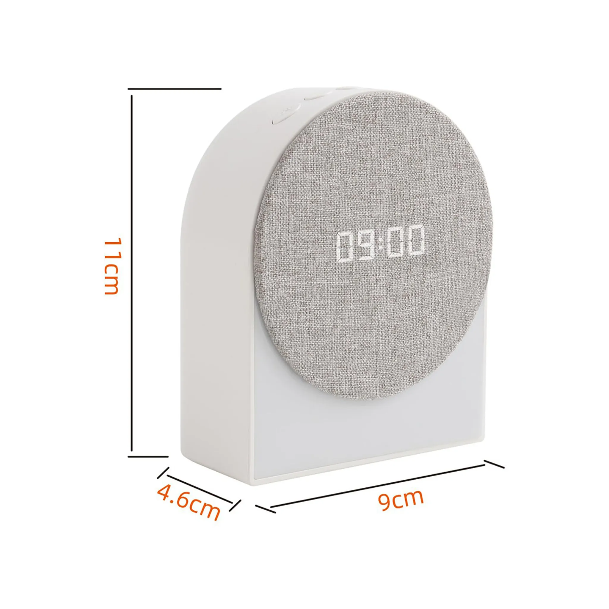 Weisser Smart Speaker mit grauer Stoffabdeckung, digitaler Zeitanzeige und Massangaben.