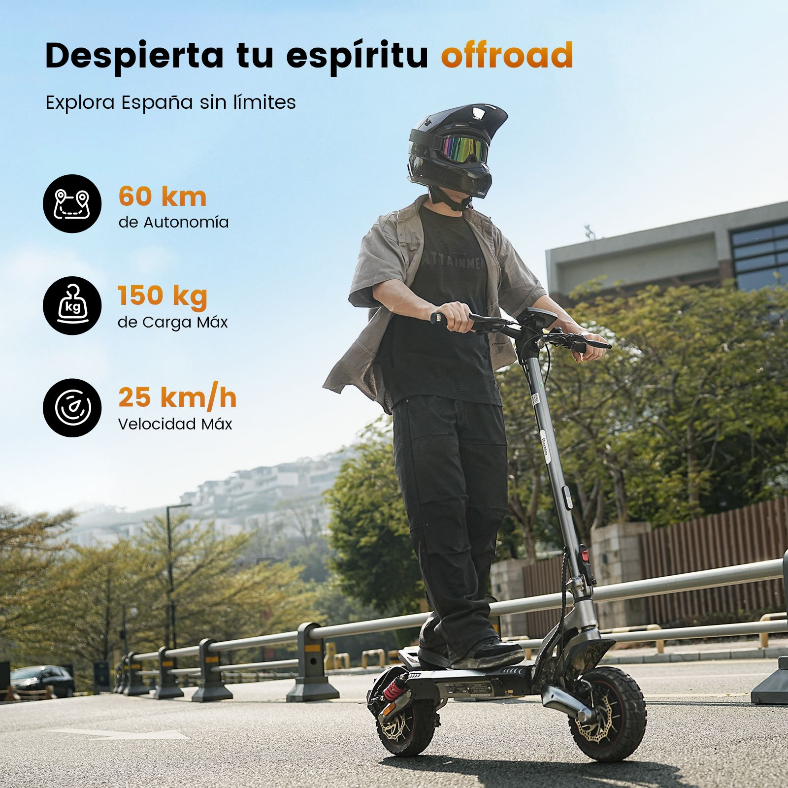 Conductor con casco en patinete eléctrico en una calle, con gráficos de texto promocional y especificaciones a la izquierda.