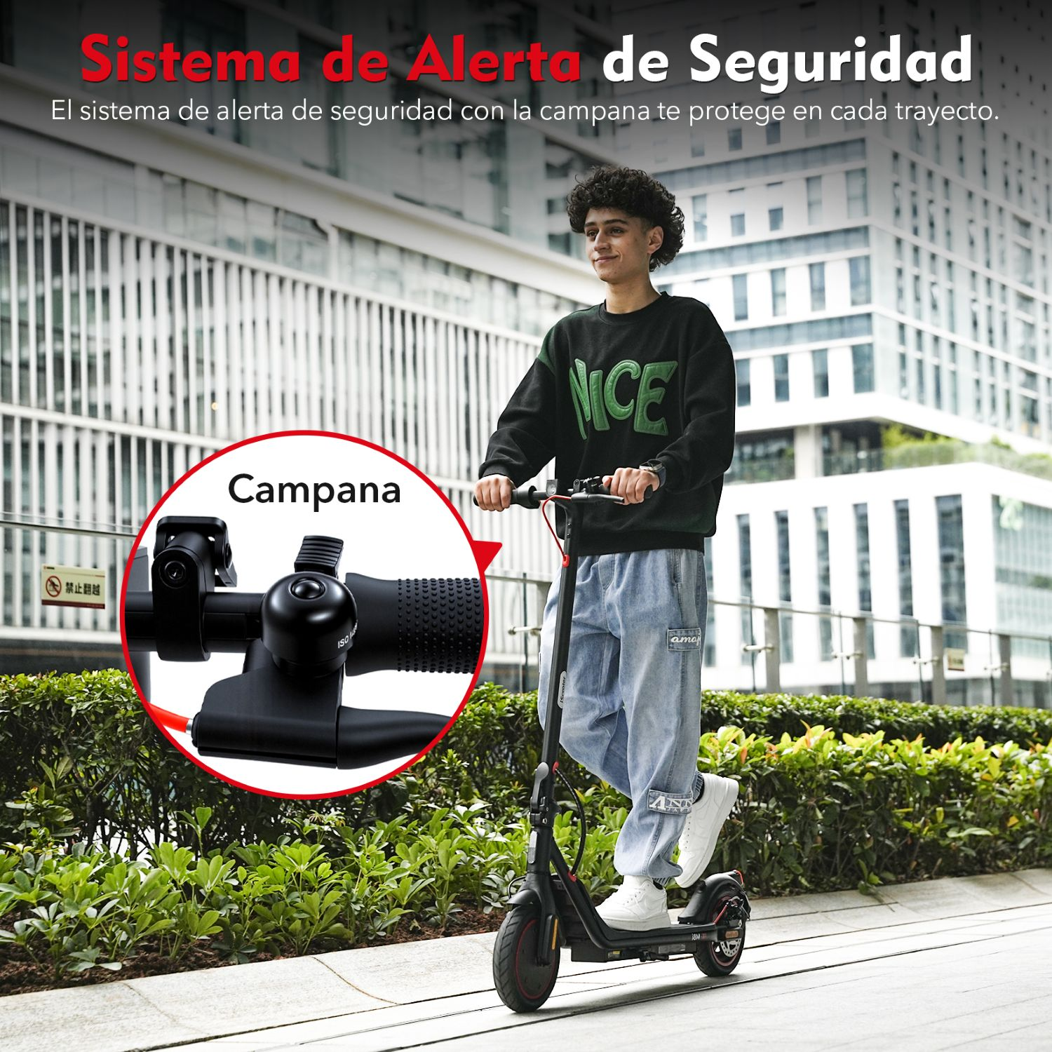 Un joven monta un patinete eléctrico al aire libre, con un círculo que resalta el timbre y texto de seguridad.