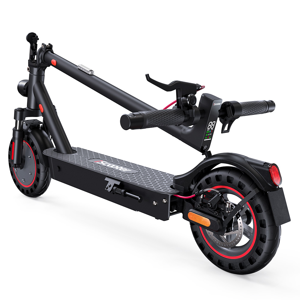 Un patinete eléctrico negro con llantas rojas y luz trasera roja sobre fondo blanco.