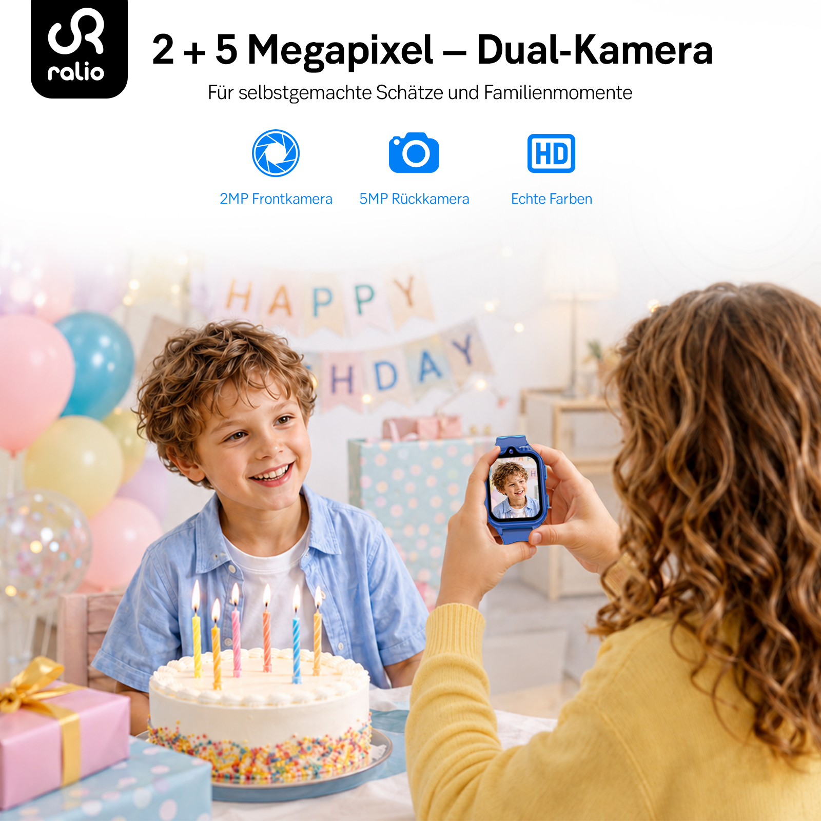 Ein Mädchen fotografiert einen Jungen an seinem Geburtstag mit einer blauen Smartwatch.