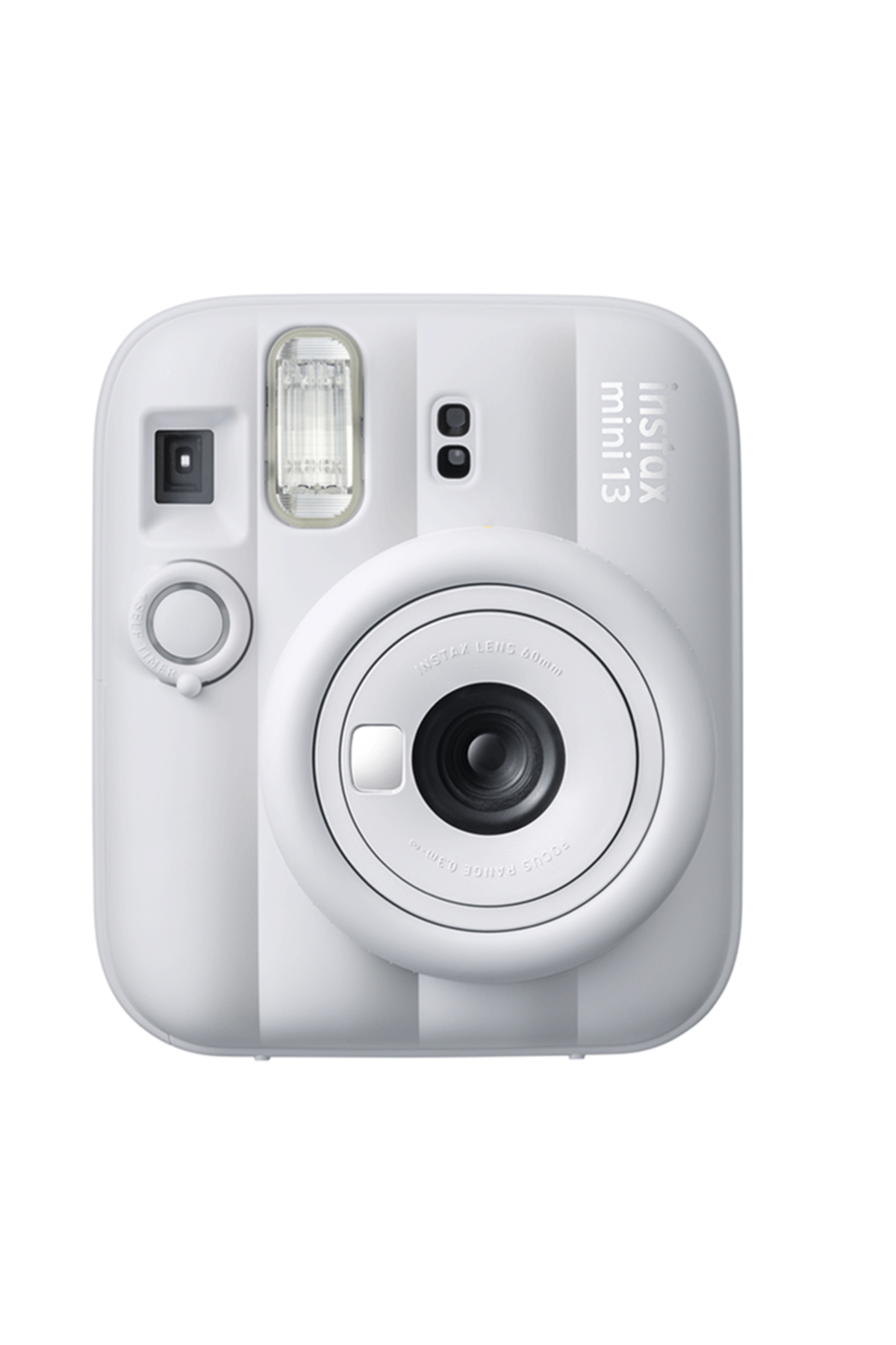 Beyaz arka planda önden görünen beyaz bir Fujifilm Instax Mini 13 anlık kamera.