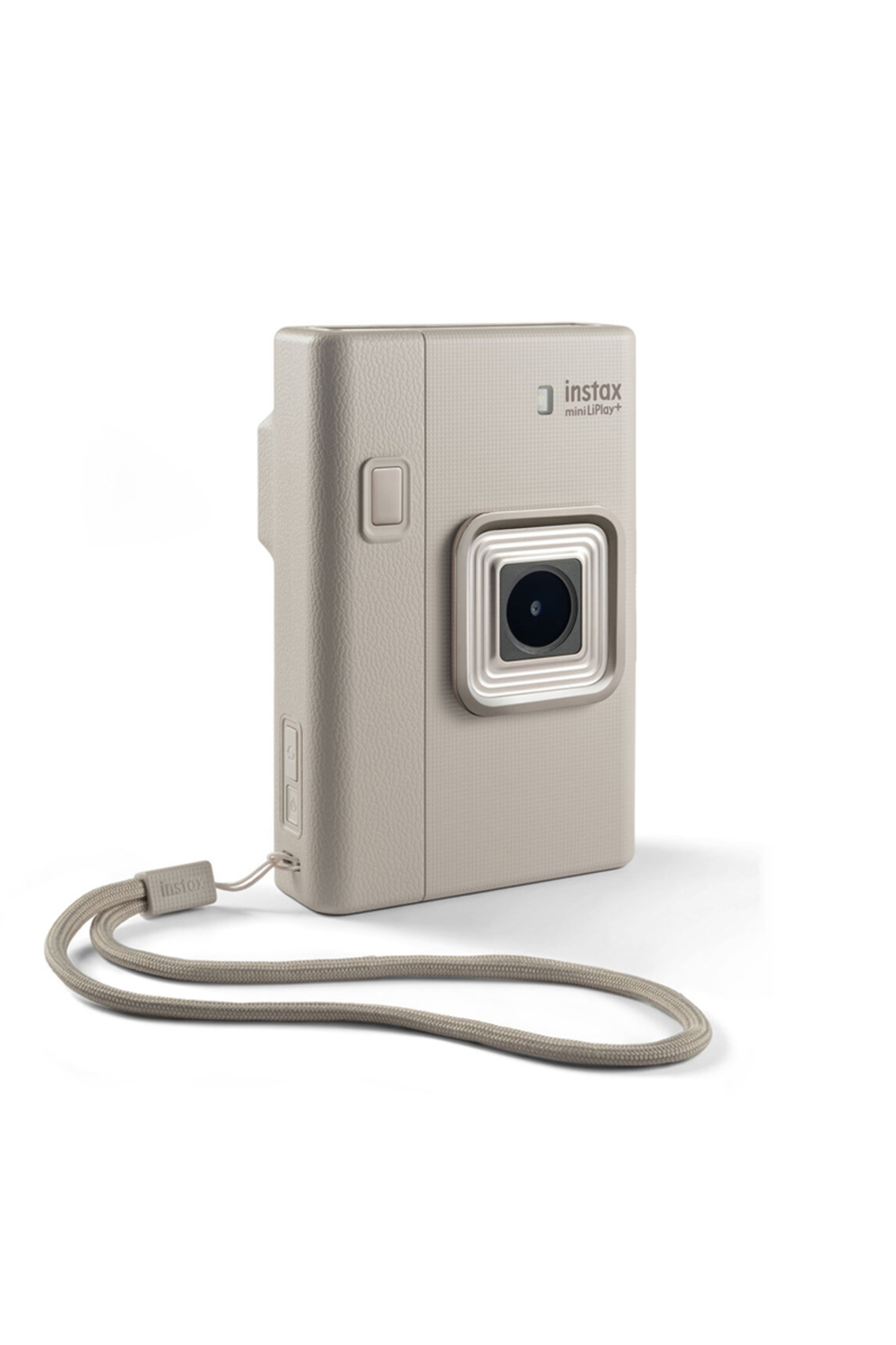 Beyaz arka planda uyumlu el kayışına sahip bej rengi Instax Mini LiPlay+ anlık kamera.