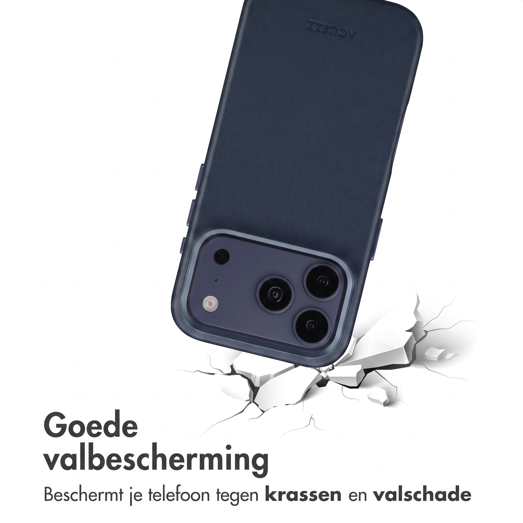Une coque de téléphone bleu foncé sur fond blanc craquelé avec du texte en néerlandais.