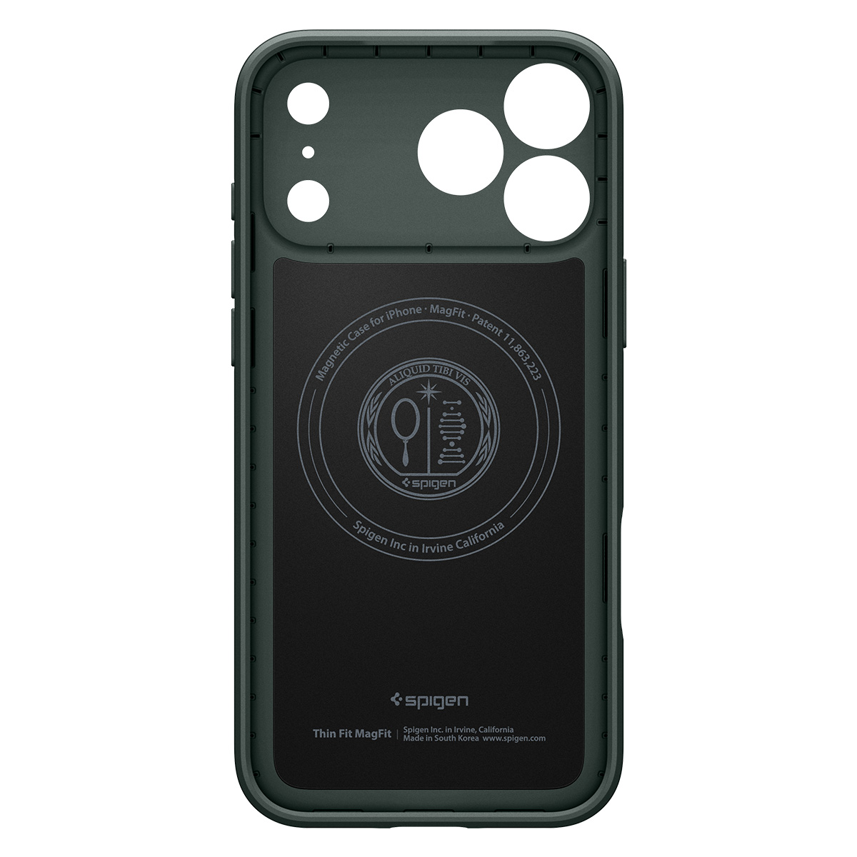 Donkergroene iPhone-hoes met cirkelvormige uitsnijdingen en MagSafe-logo op de achterkant.