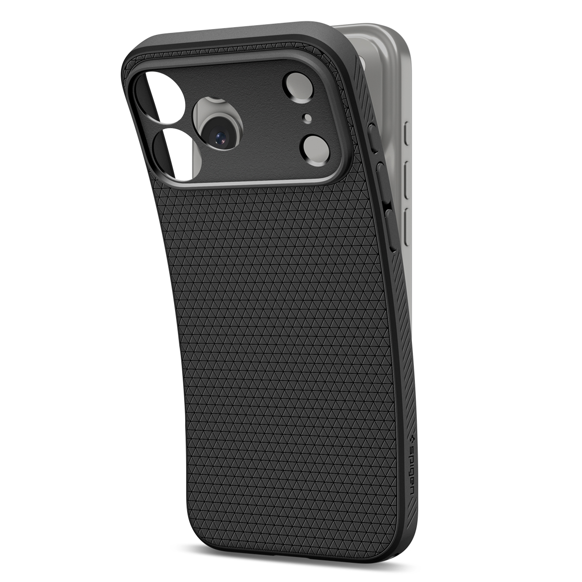 Een zwarte smartphonehoes met een getextureerde achterkant wordt op een zilveren mobiele telefoon geplaatst.