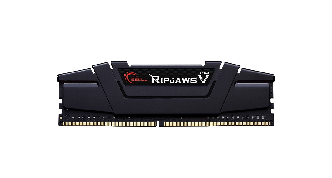 Module de mémoire RAM DDR4 G.Skill Ripjaws V noir avec dissipateur sur fond blanc.