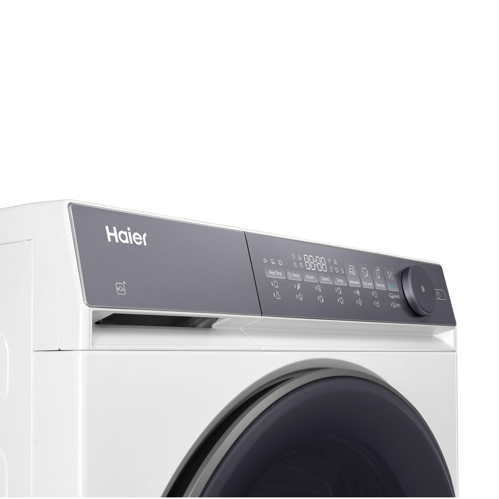 Lavatrice Haier con display digitale e manopola sul pannello di controllo grigio.