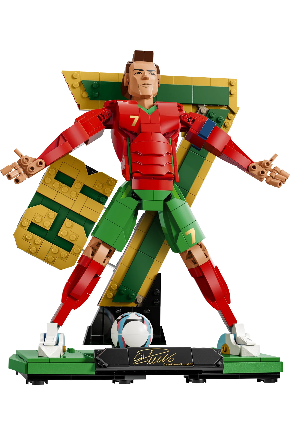 7 numaralı kırmızı-yeşil Portekiz forması giyen Cristiano Ronaldo'nun Lego figürü ve tabanda futbol topu.