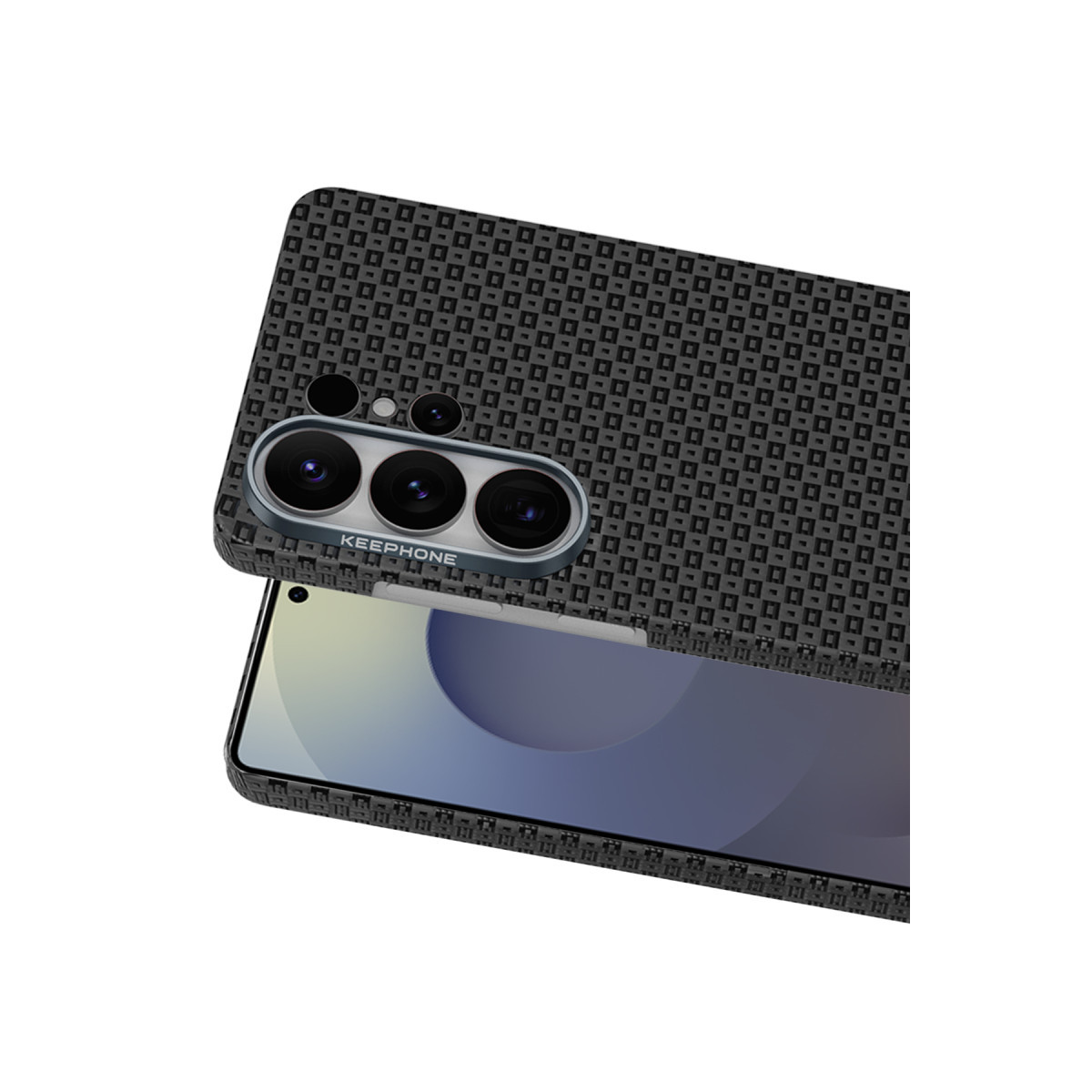 Geometrik desenli, belirgin kamera modüllü ve KEEPPHONE yazılı koyu renkli akıllı telefon k ılıfı.