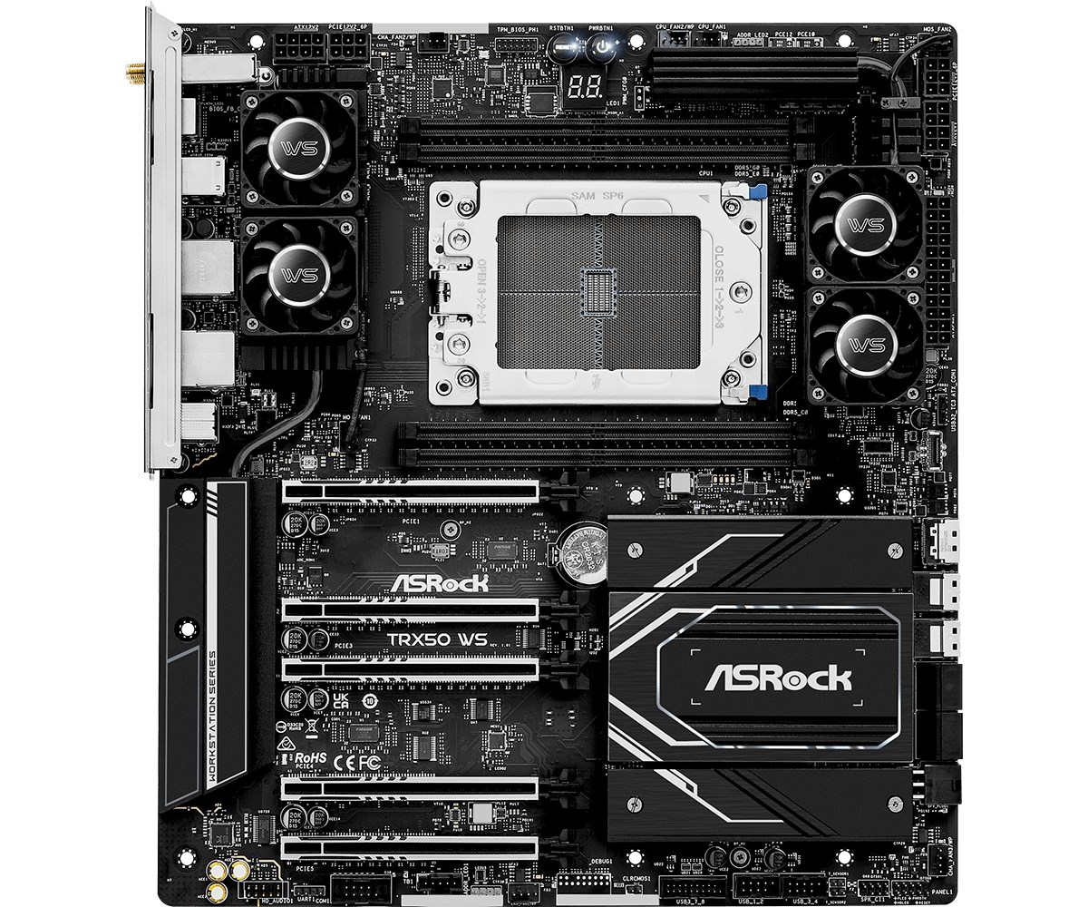 Plyta glowna ASRock TRX50 WS z czarnym PCB, czterema malymi wentylatorami, gniazdem CPU i slotami PCIe.