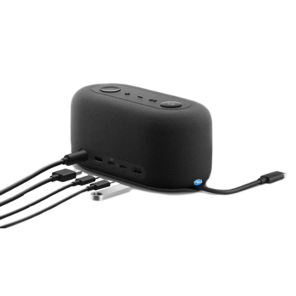 Un altoparlante wireless nero con pulsanti di controllo e cavi collegati sul retro su sfondo bianco.