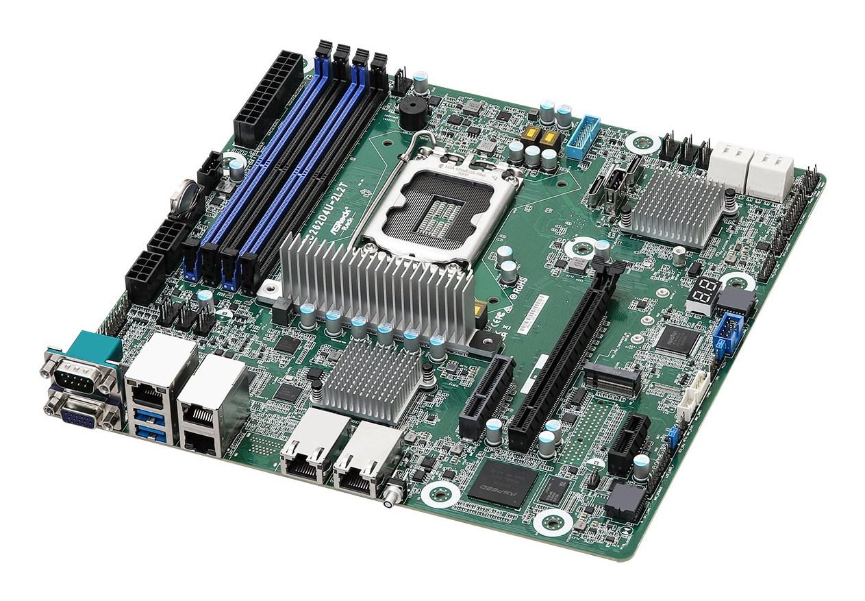 Placa base verde con zócalo de CPU, ranuras de RAM y varios puertos sobre fondo blanco.