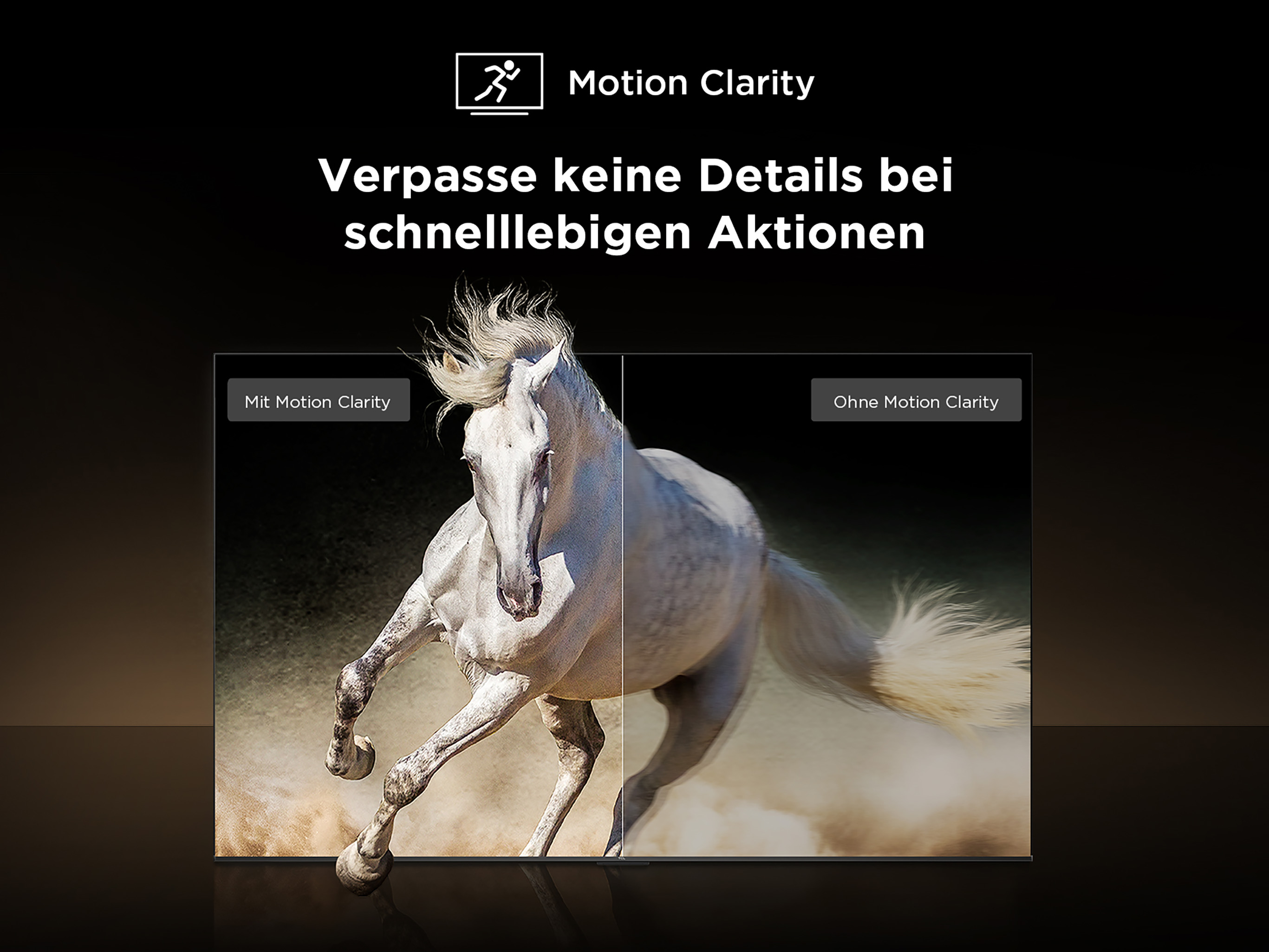 Werbebild für Motion Clarity: Ein weißes Pferd galoppiert, links scharf mit Motion Clarity, rechts verschwommen.
