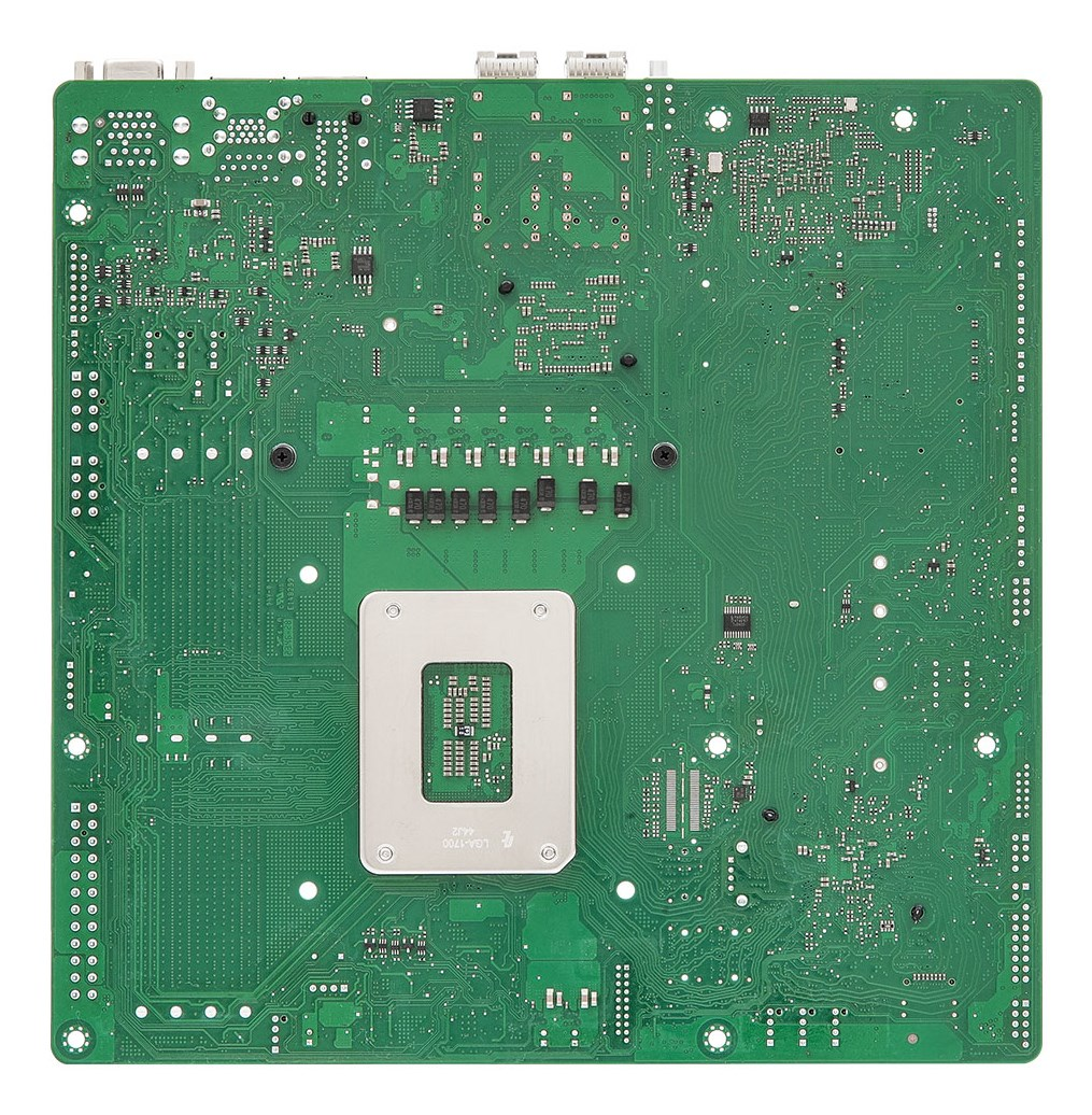 Placa base de computadora verde con zócalo de CPU plateado en el centro y numerosos circuitos electrónicos.