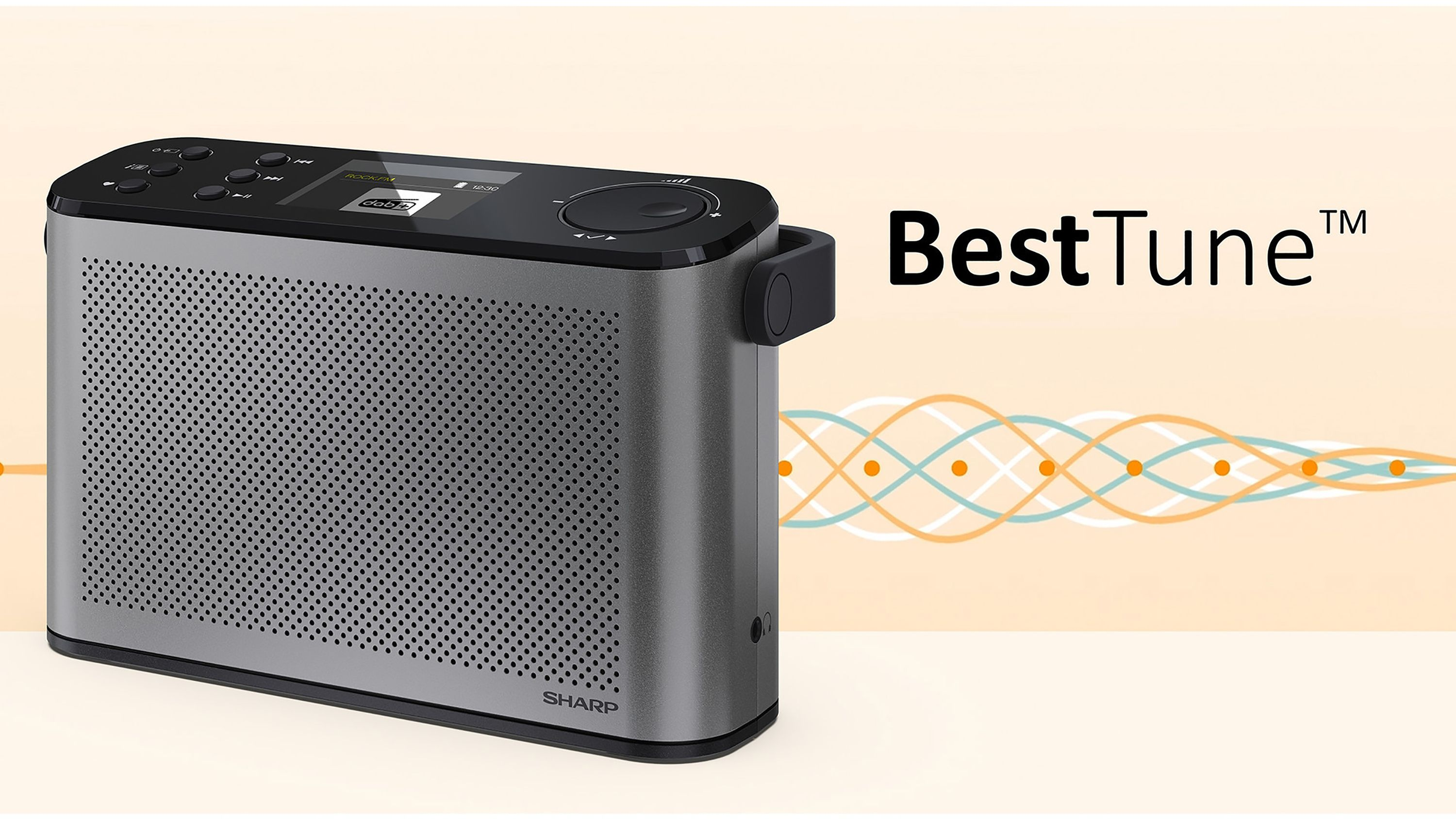 Ein graues Sharp Digitalradio mit schwarzer Bedienblende, Display und Tasten vor hellem gelben Hintergrund.