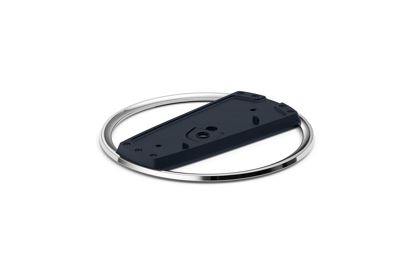 Una staffa nera rettangolare poggia su un anello di metallo argentato su sfondo bianco.