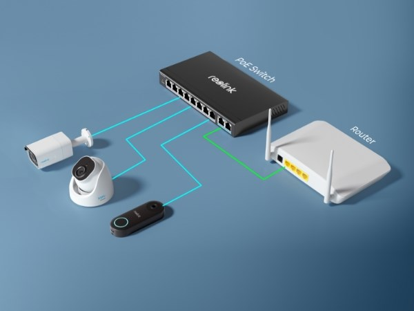 Uno switch PoE collegato a router, telecamera bullet, dome e videocitofono su sfondo blu.