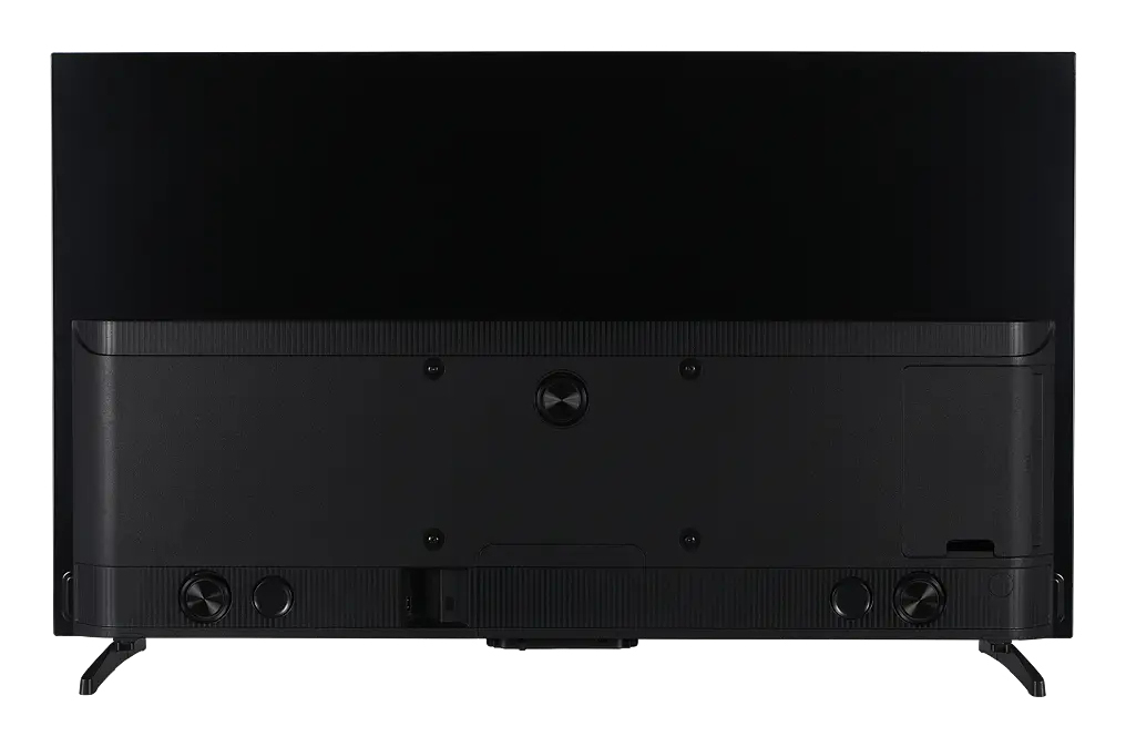 La parte trasera de un televisor plano negro con orificios para tornillos, puertos y dos soportes pequeños.