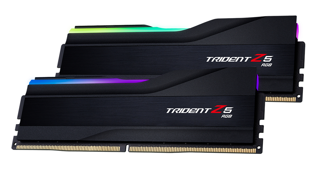 Zwei schwarze Trident Z5 RGB RAM-Sticks mit RGB-Beleuchtung auf schwarzem Hintergrund.