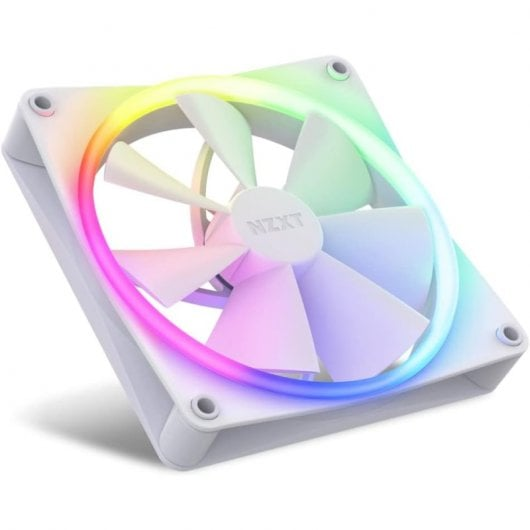Ein weißer PC-Gehäuselüfter mit einem lebendigen RGB-Leuchtring und NZXT-Logo in der Mitte.