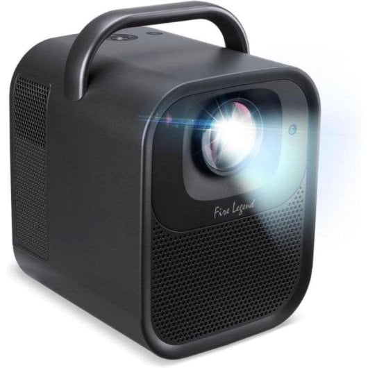 Un proyector negro y compacto con asa de transporte y lente brillante sobre fondo blanco.