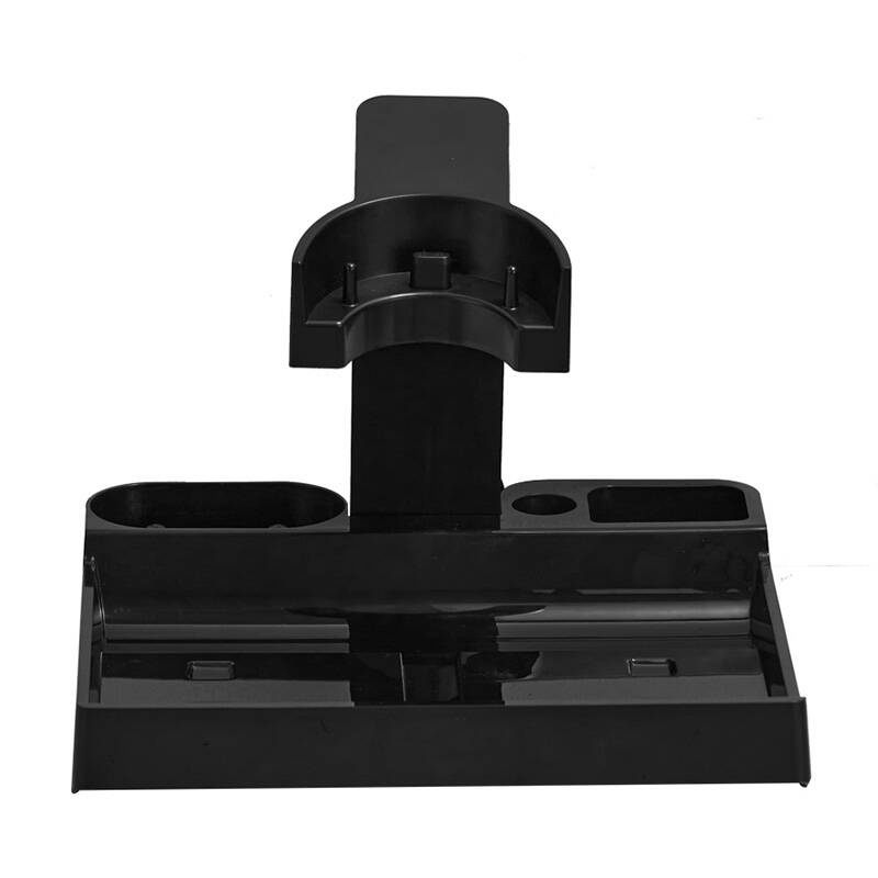 Un soporte de plástico negro con compartimentos de almacenamiento integrados sobre una superficie blanca.