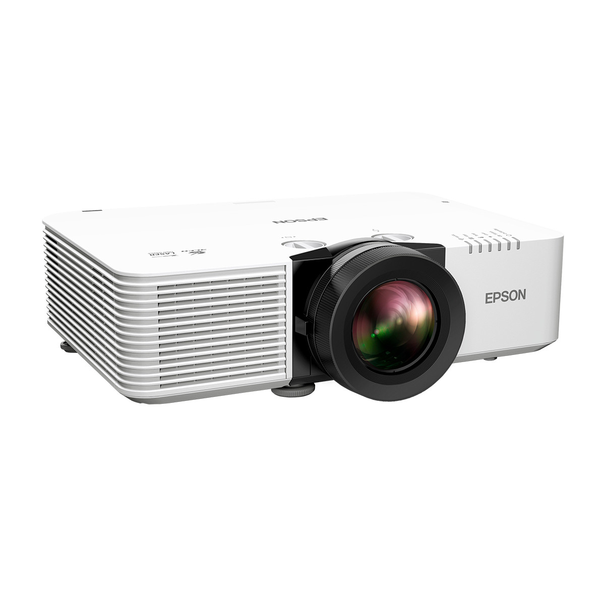 Biały projektor Epson stoi na białej powierzchni na białym tle.