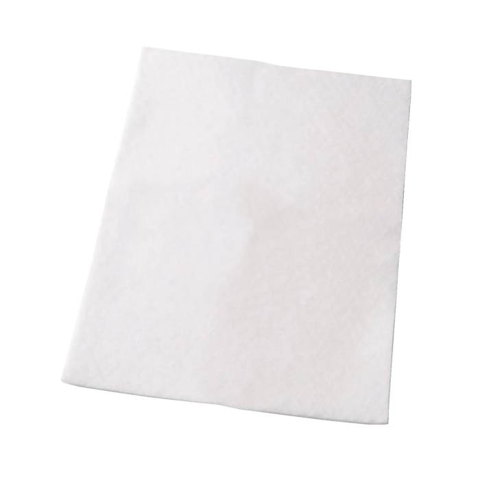 Un singolo foglio di carta bianco su sfondo bianco.
