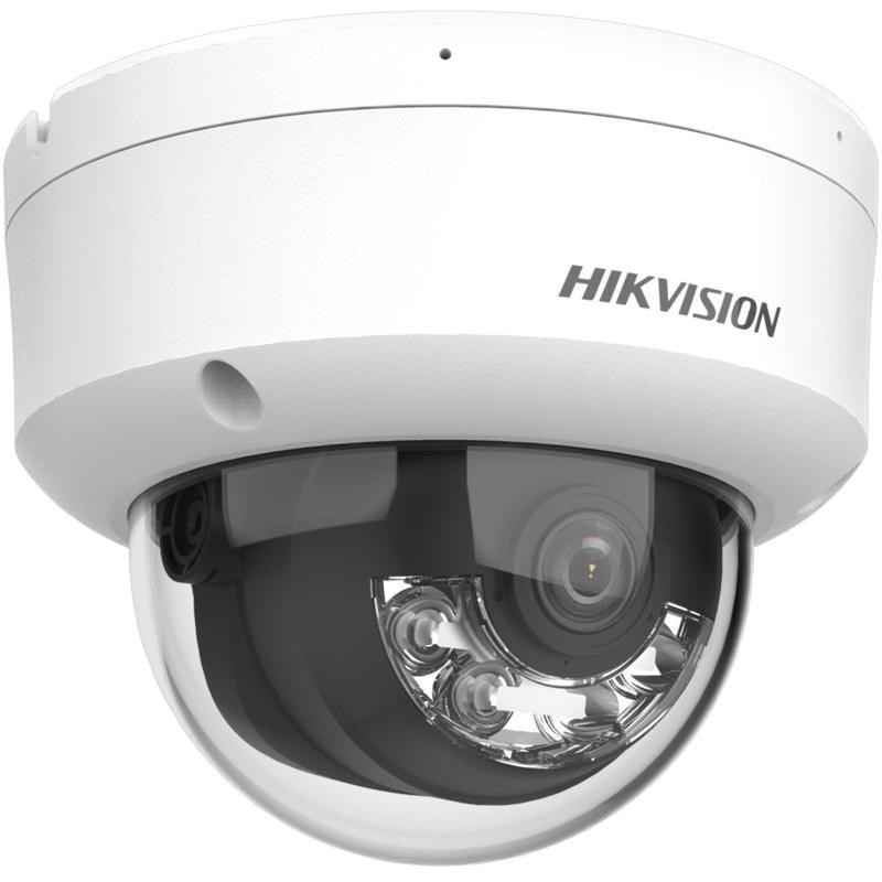 Una cámara de seguridad domo Hikvision blanca con una carcasa de domo transparente sobre fondo blanco.