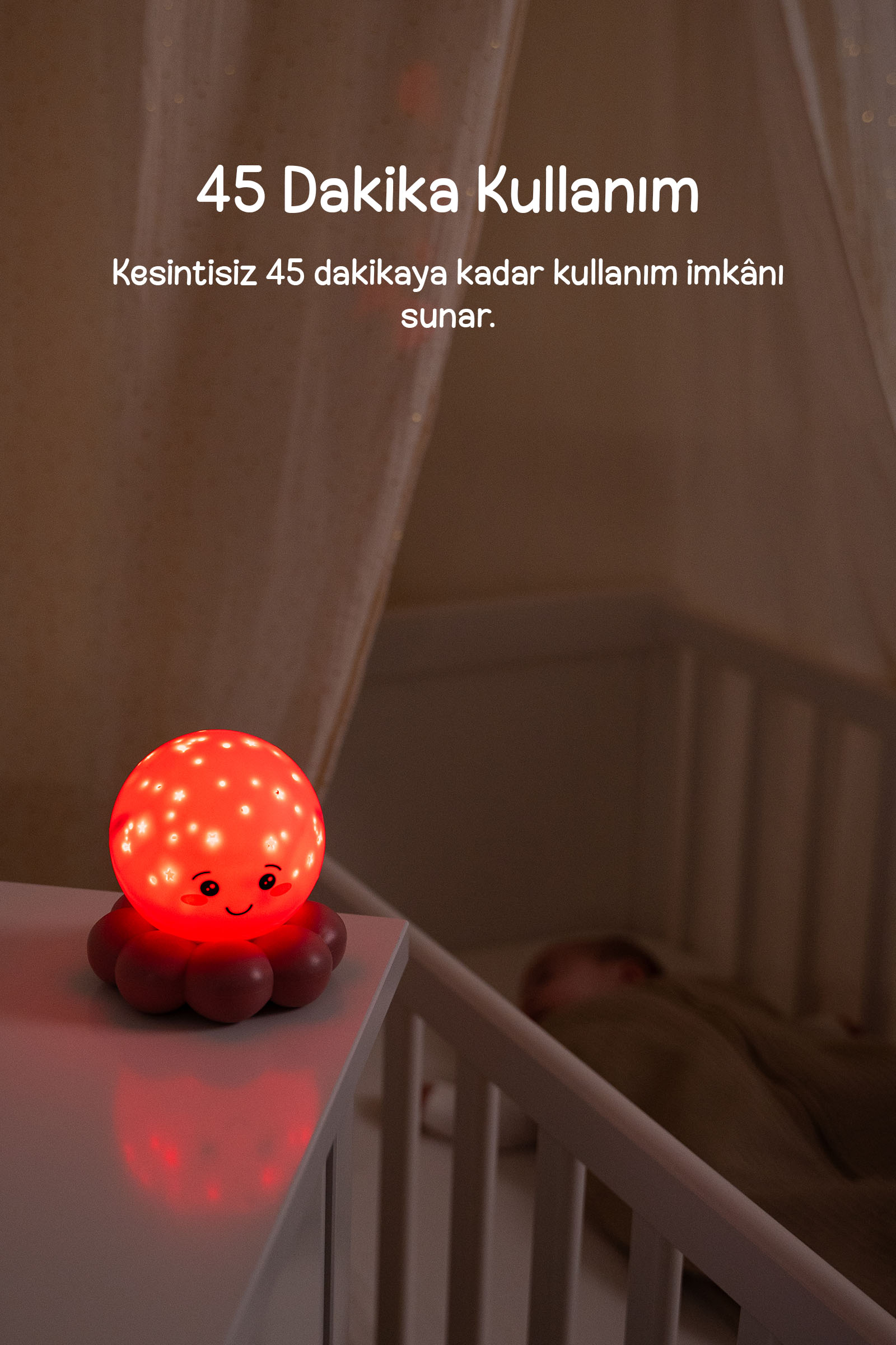 Bebek besiginin yanindaki rafta yanan kirmizi ahtapot gece lambasi.