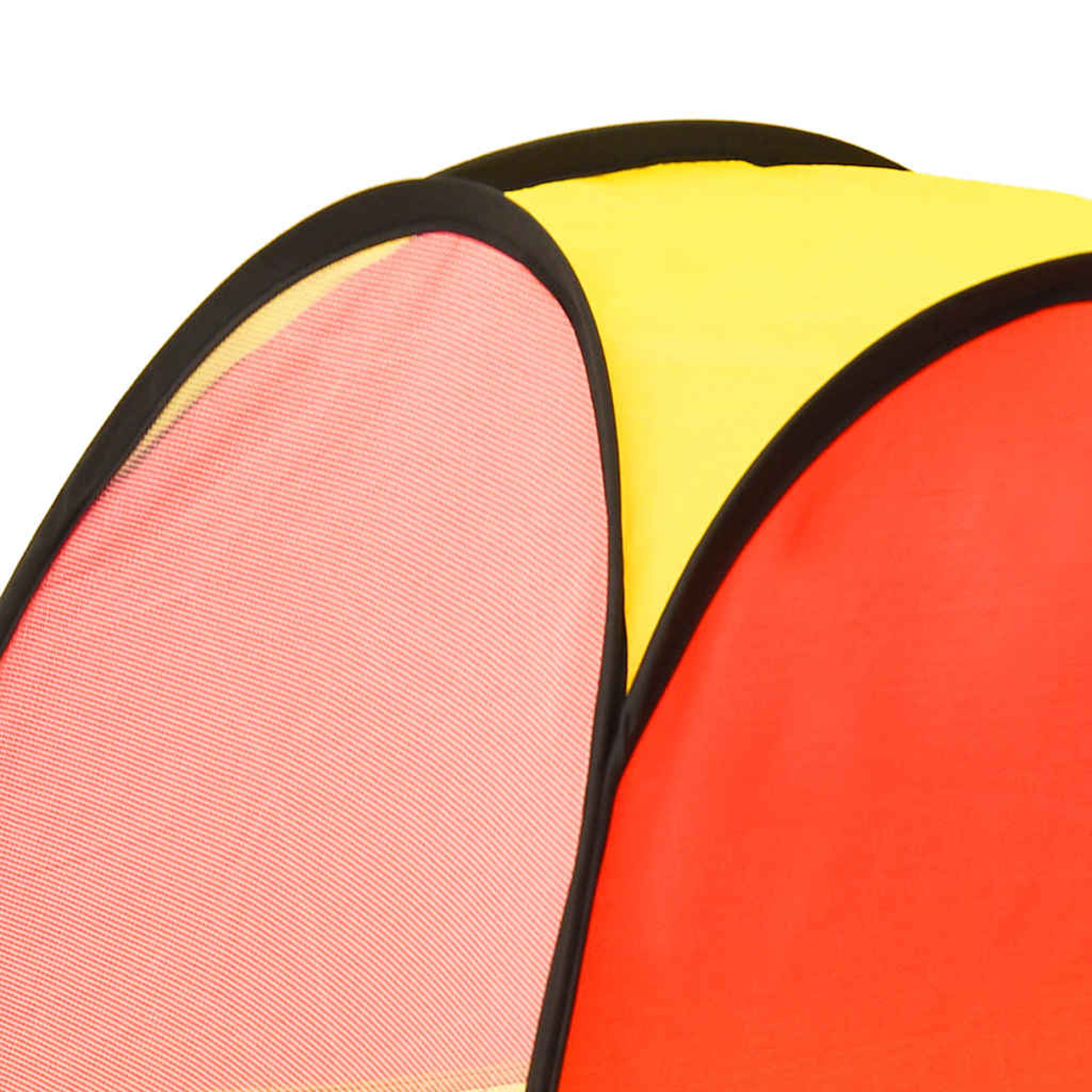 Una tenda in tessuto colorata a forma di cupola con pannelli gialli, rossi e rosa e bordi neri su sfondo bianco.